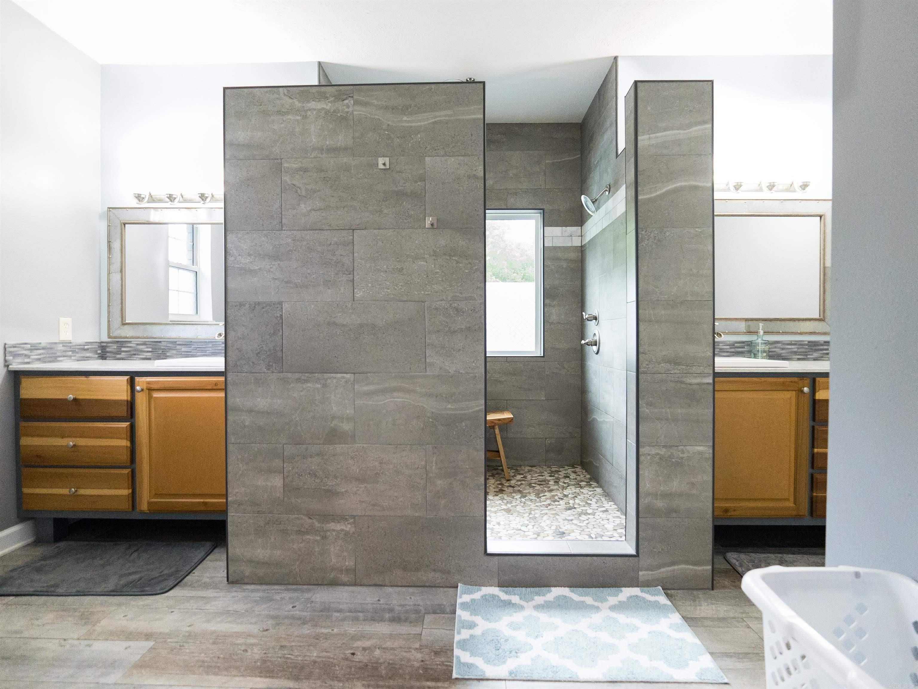 MCKENZIE MEADOW - Residential