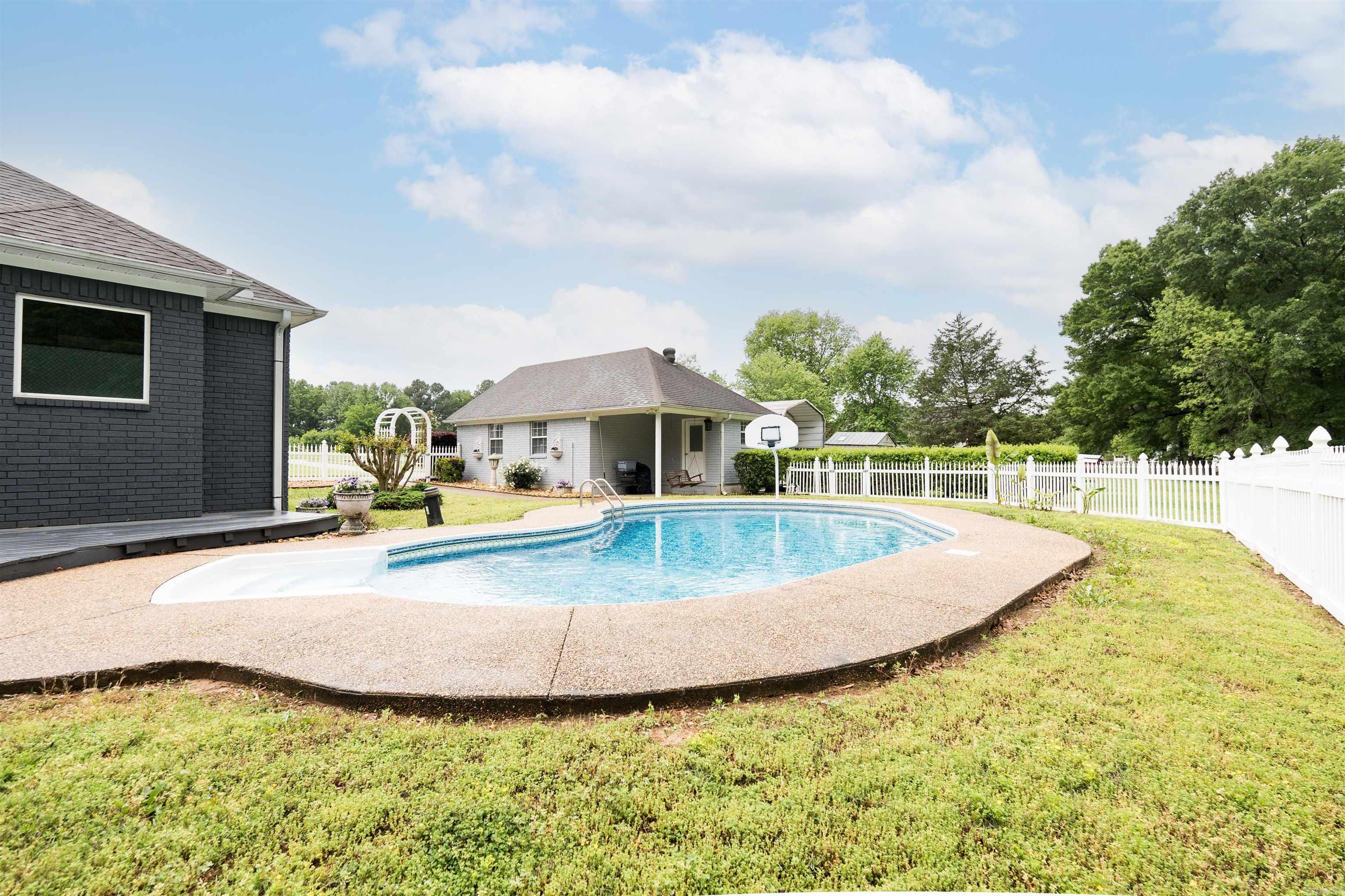 MCKENZIE MEADOW - Residential