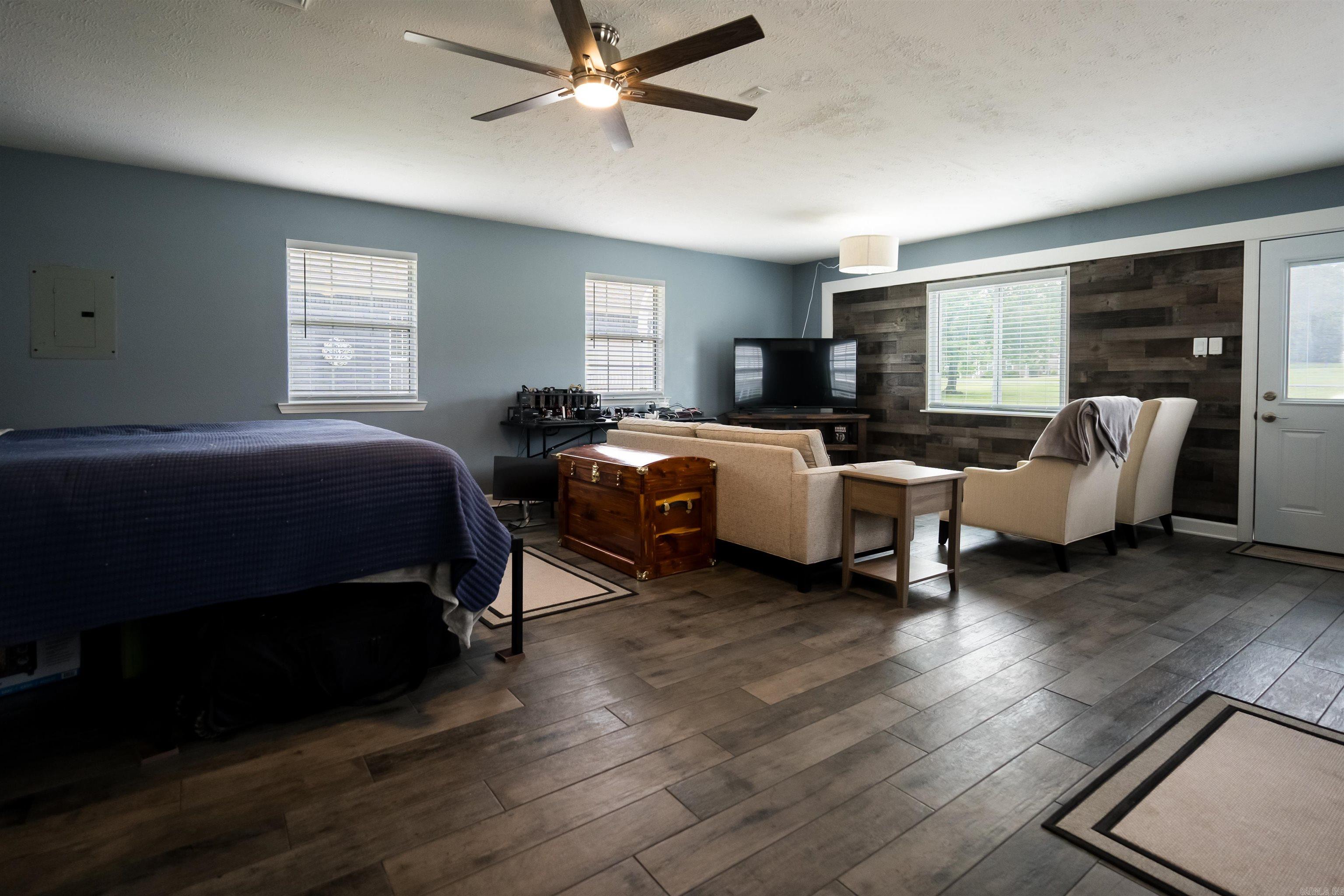 MCKENZIE MEADOW - Residential