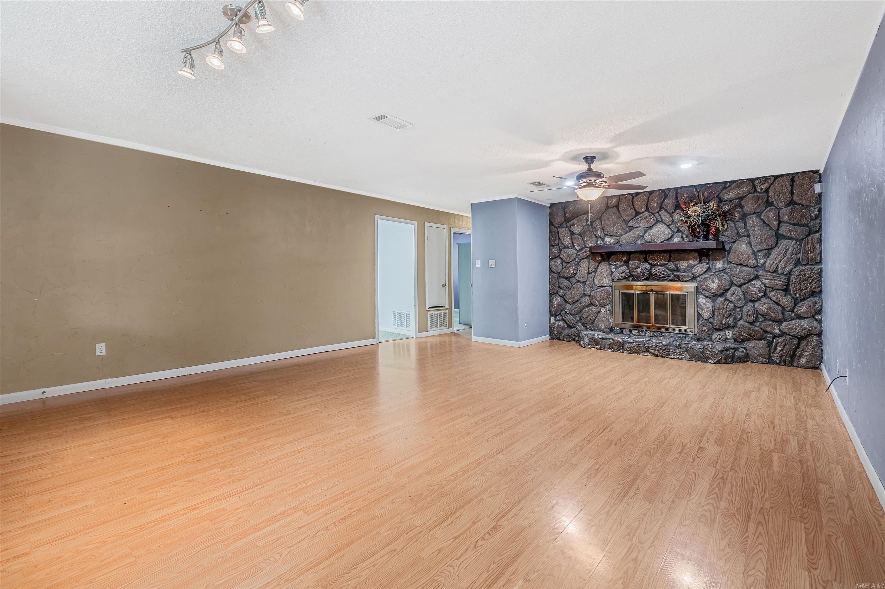 OAKHURST - Residential