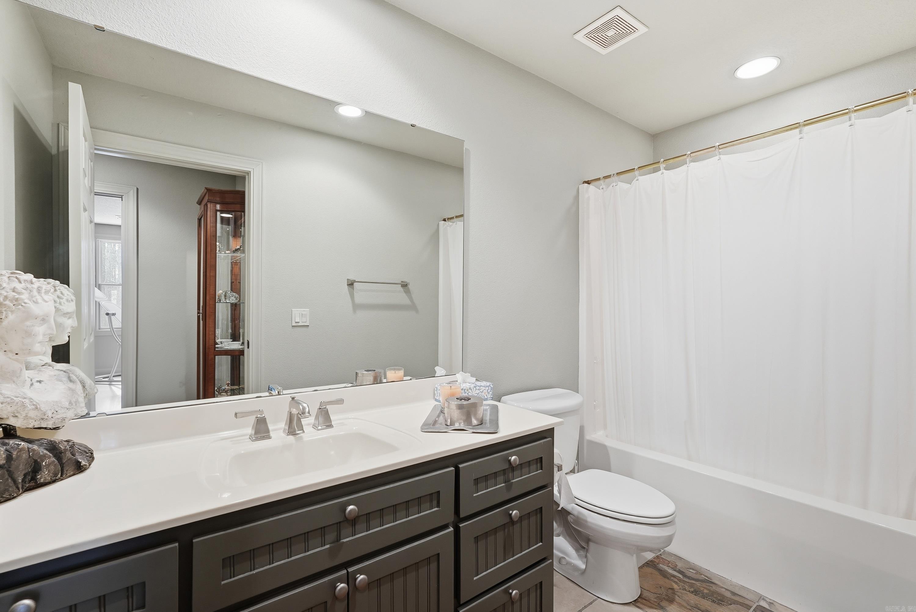 ALTA VISTA - Residential