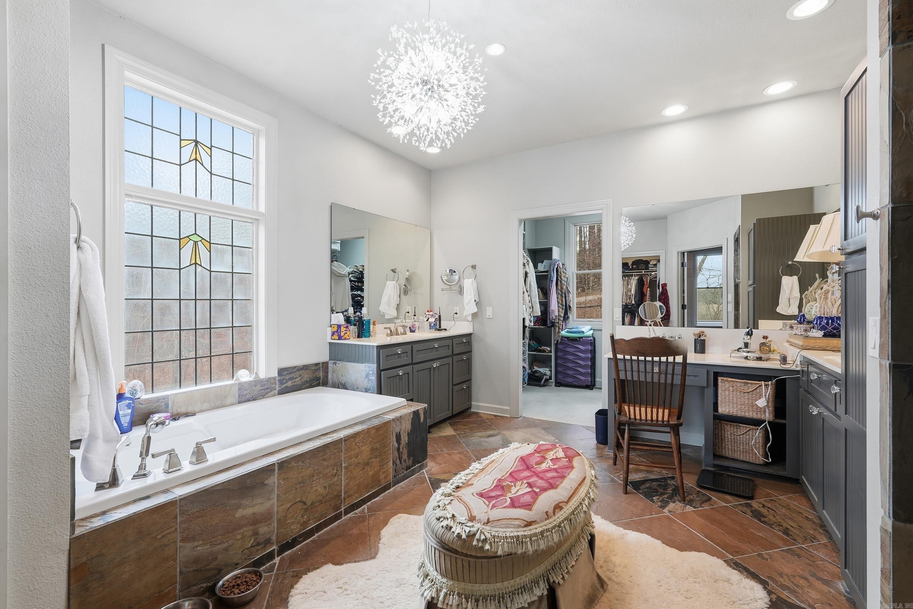 ALTA VISTA - Residential