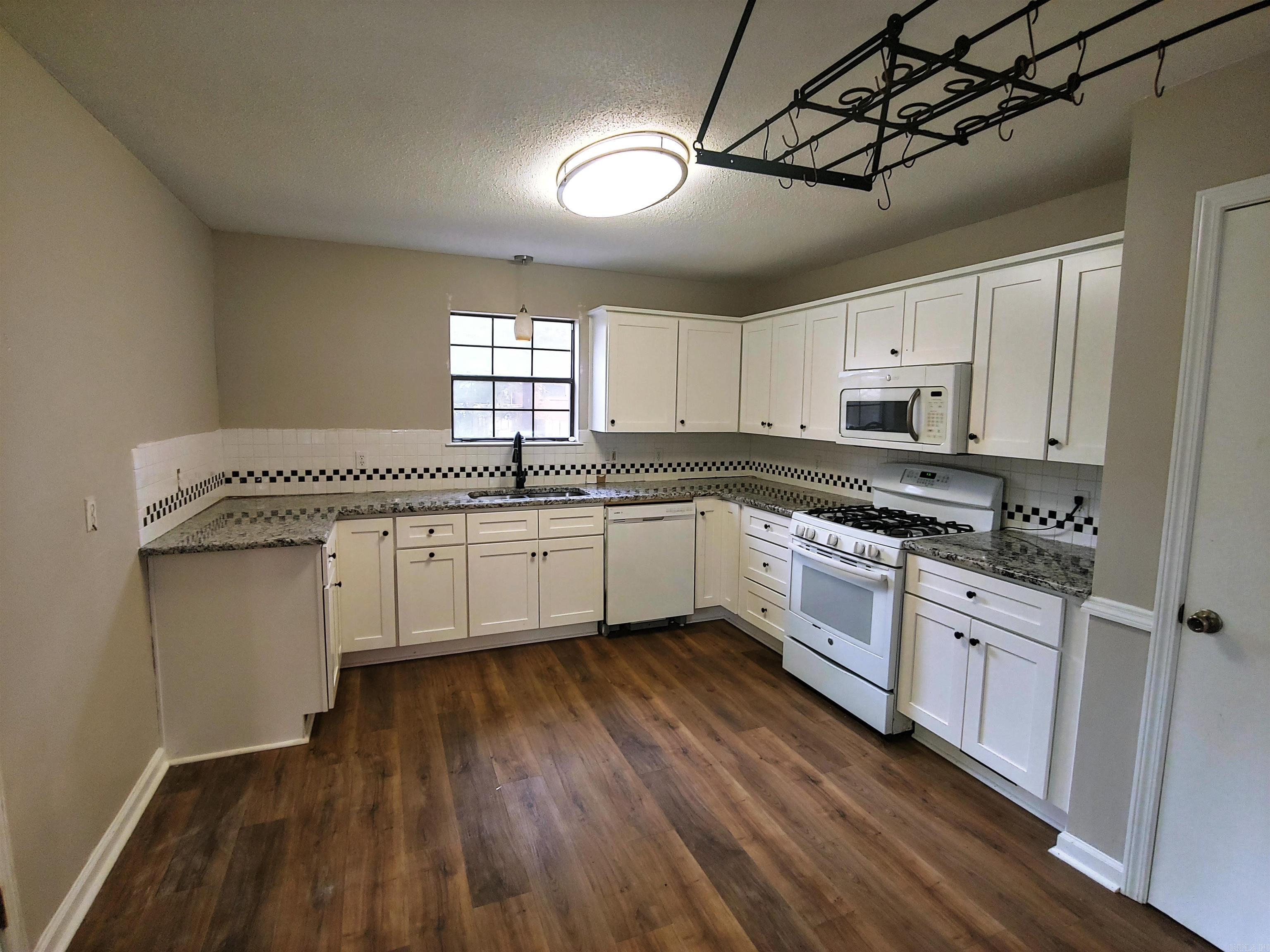Brookshire To Cook Mountain - Residential Lease