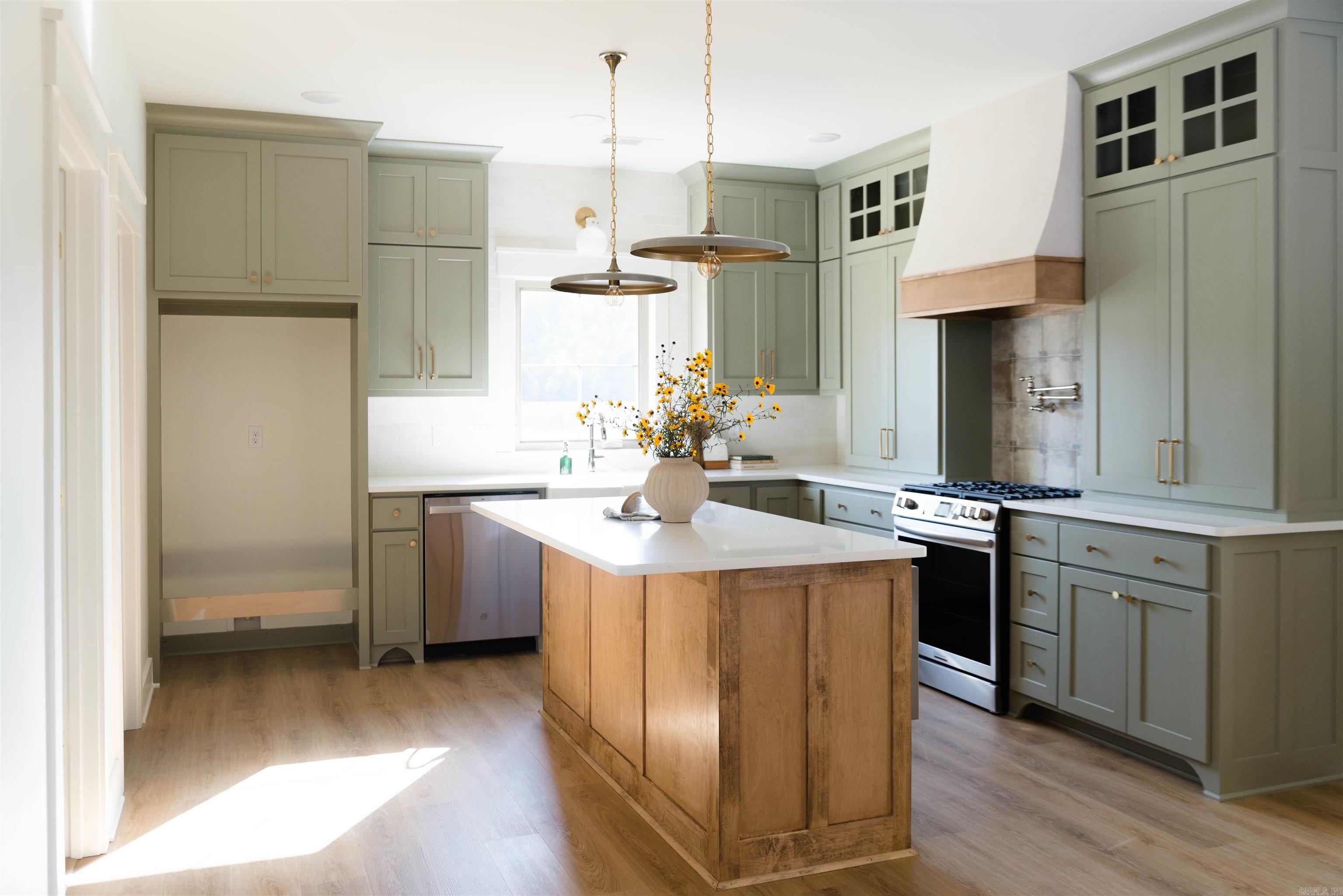 EAST MEADOW - Residential