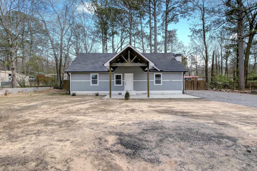Check out this newly renovated home on a spacious lot in Alexander, AR. Located in Bryant School district w 4 bedrooms, 2 full bathrooms, kitchen has all new SS appliances, & granite countertops. The spacious indoor living will flow nicely out to your back deck for family gatherings. Schedule your showing today.
