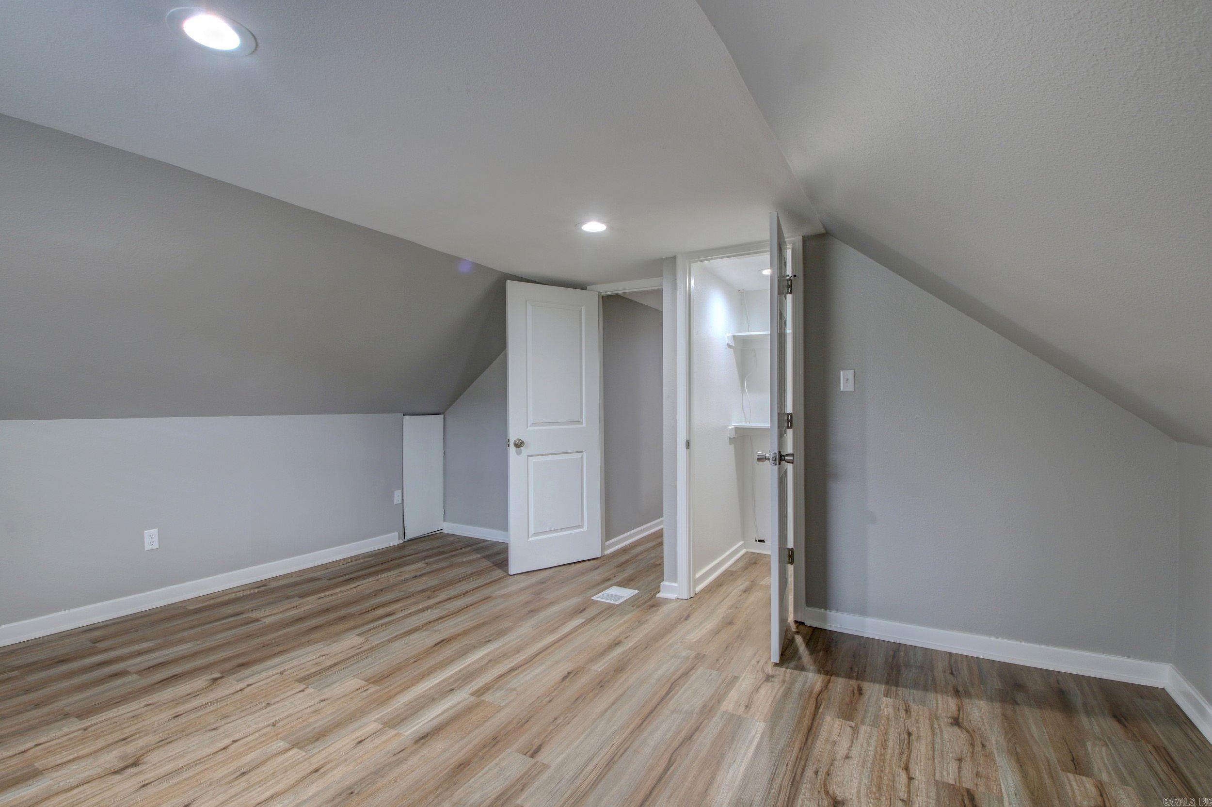 REGENCY HILLS - Residential