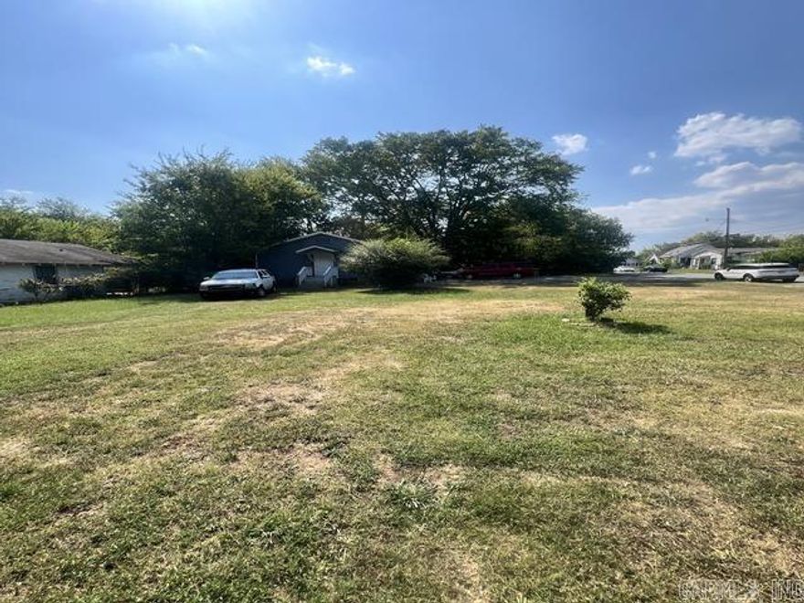 Investors welcome. Take a look at this deal which includes a home at 1904 Valmar and a corner lot at 1900 Valmar.  The home has been renovated and is currently tenant occupied. Note: The taxes, lot sizes and acreage in the MLS include both properties.