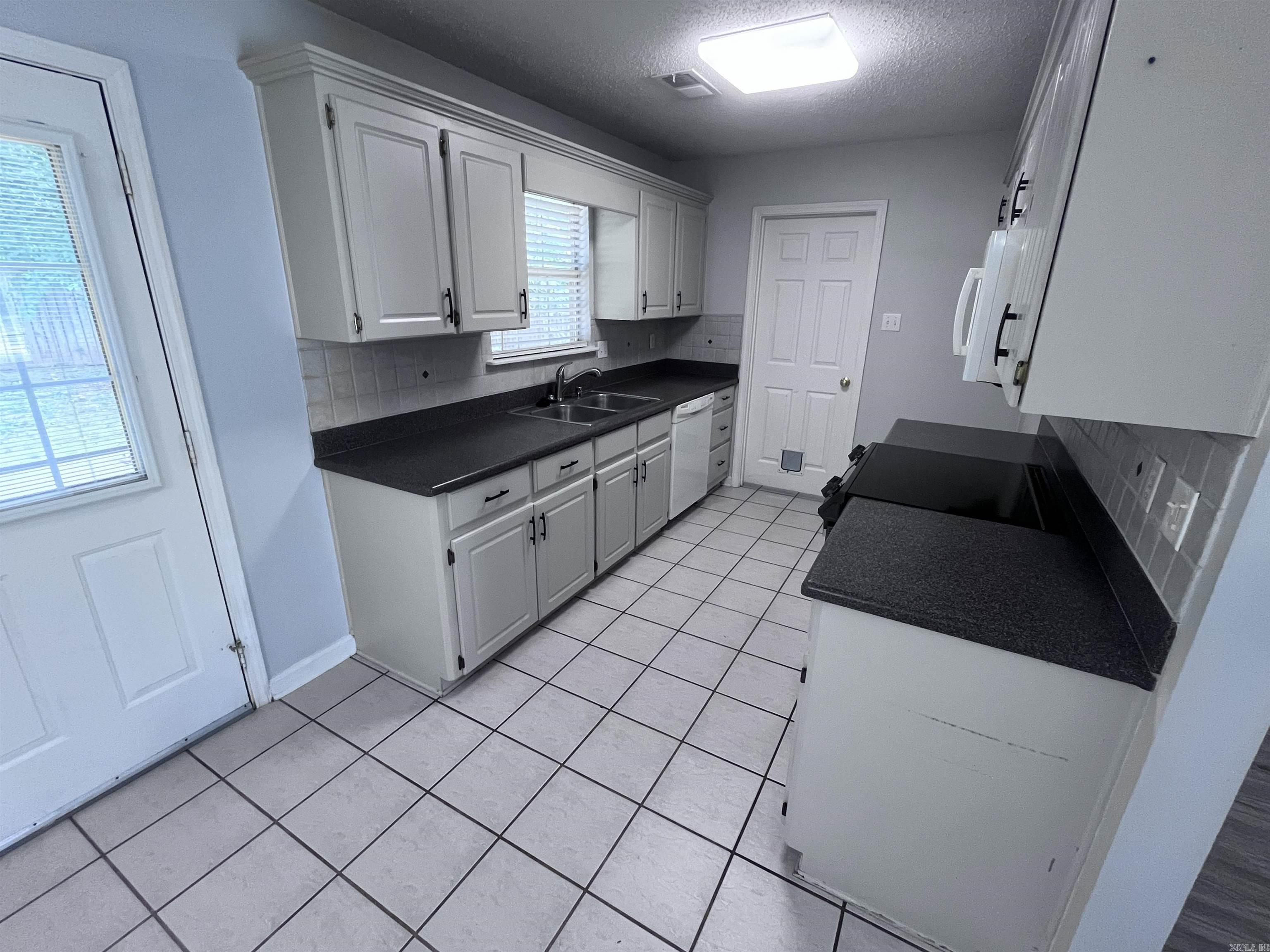 Shaded Oaks - Residential Lease