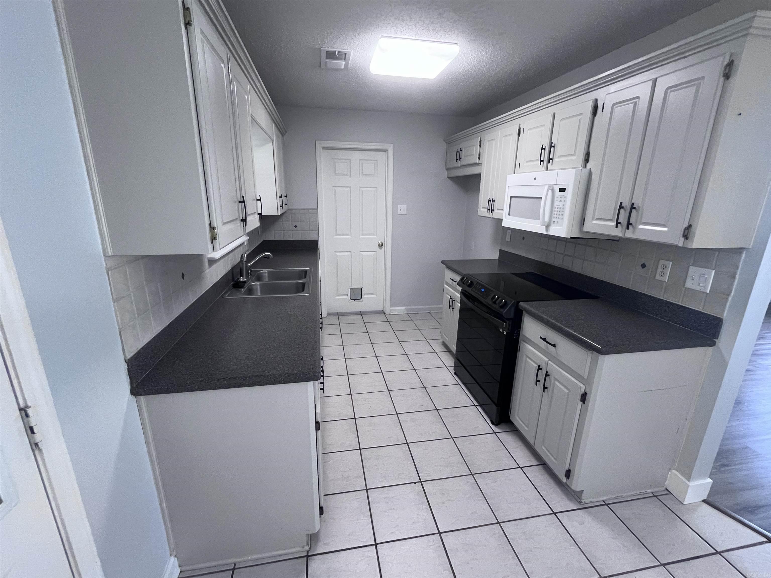 Shaded Oaks - Residential Lease