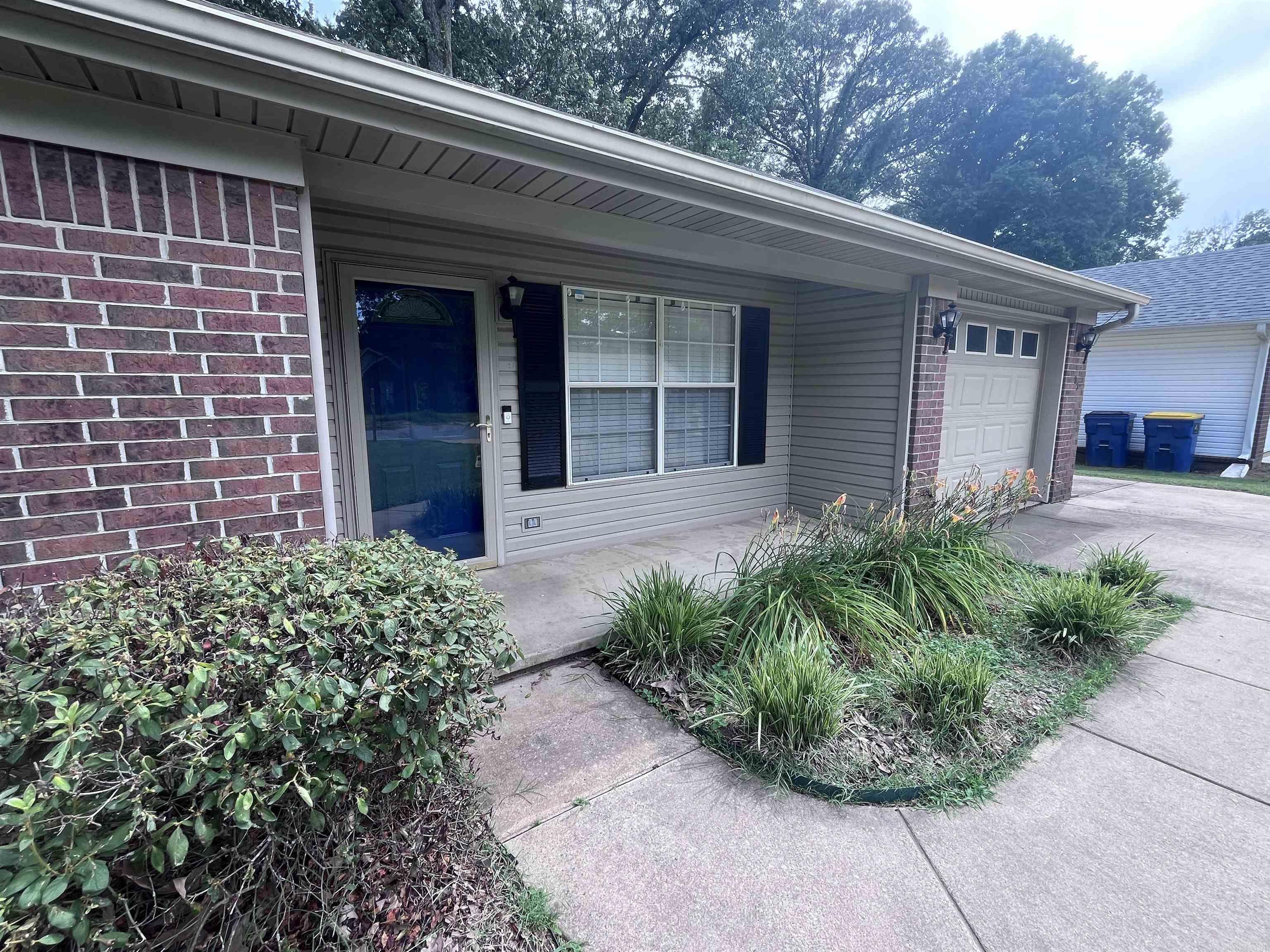 Shaded Oaks - Residential Lease