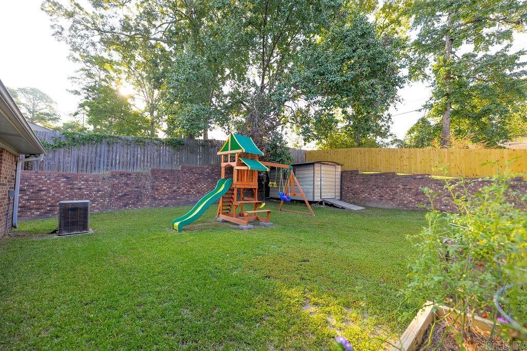 WOODLAND HILLS - Residential