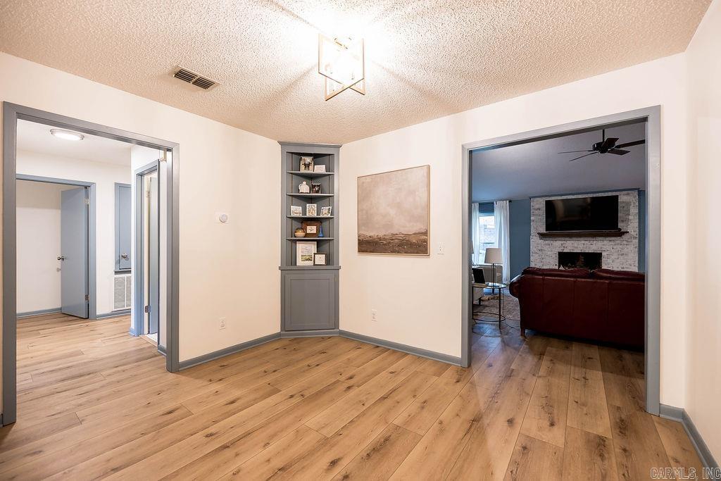 WOODLAND HILLS - Residential
