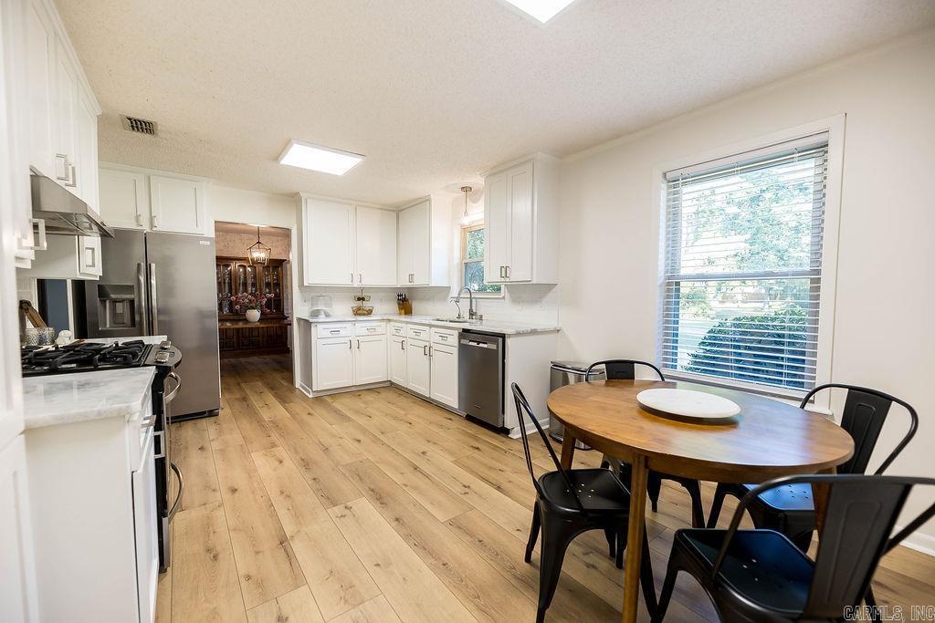 WOODLAND HILLS - Residential