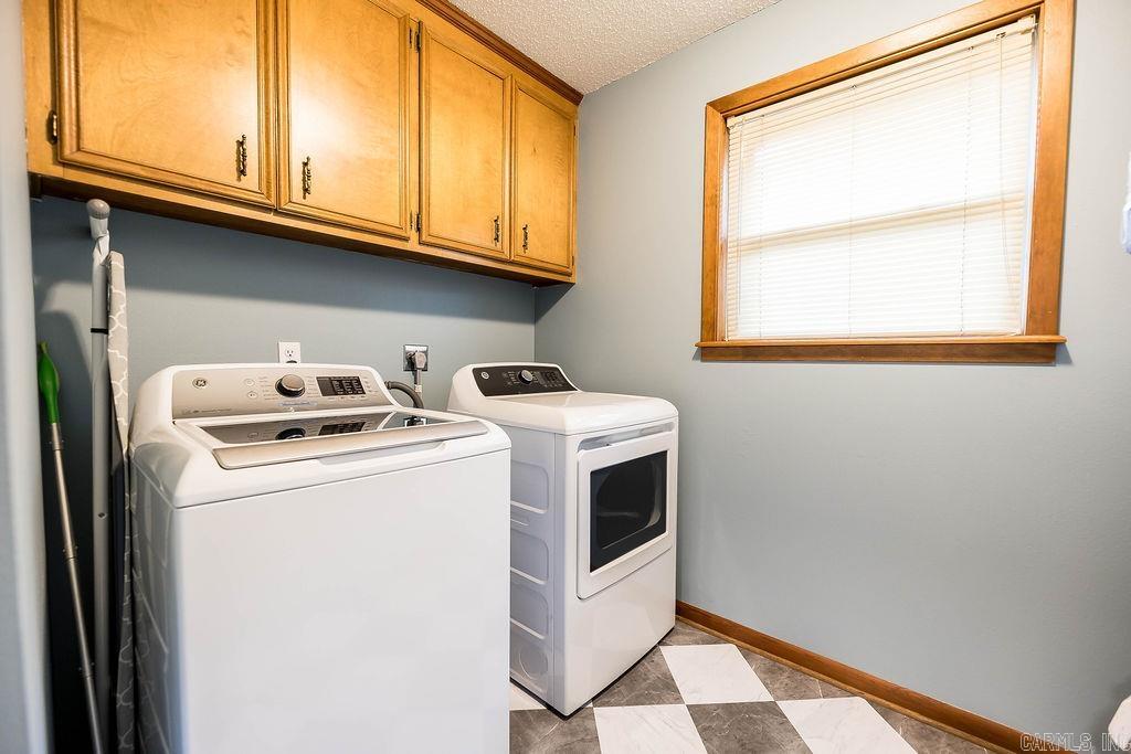 WOODLAND HILLS - Residential