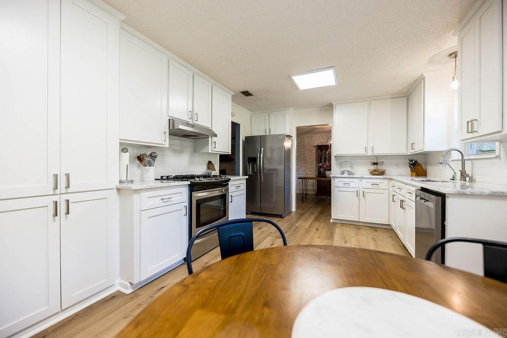 WOODLAND HILLS - Residential