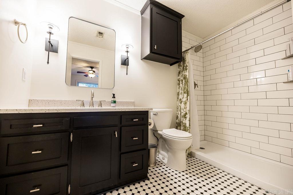 WOODLAND HILLS - Residential