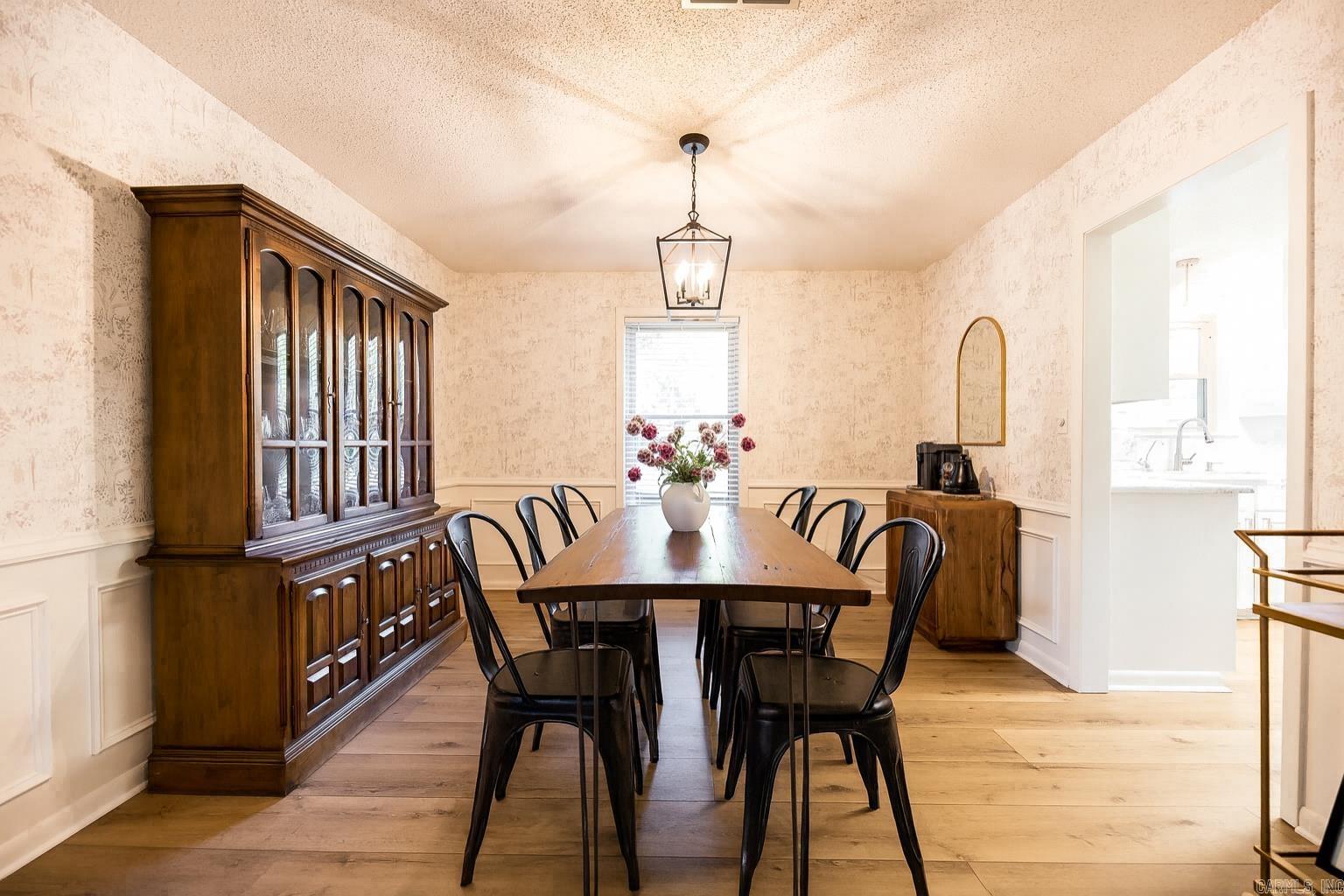 WOODLAND HILLS - Residential