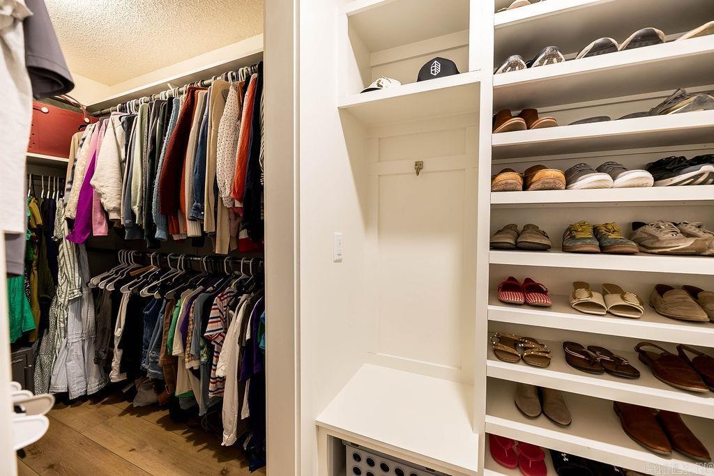 WOODLAND HILLS - Residential