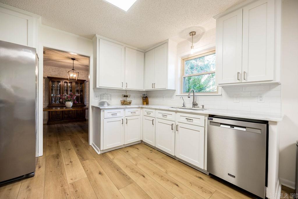 WOODLAND HILLS - Residential