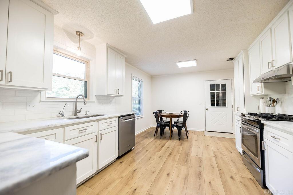 WOODLAND HILLS - Residential