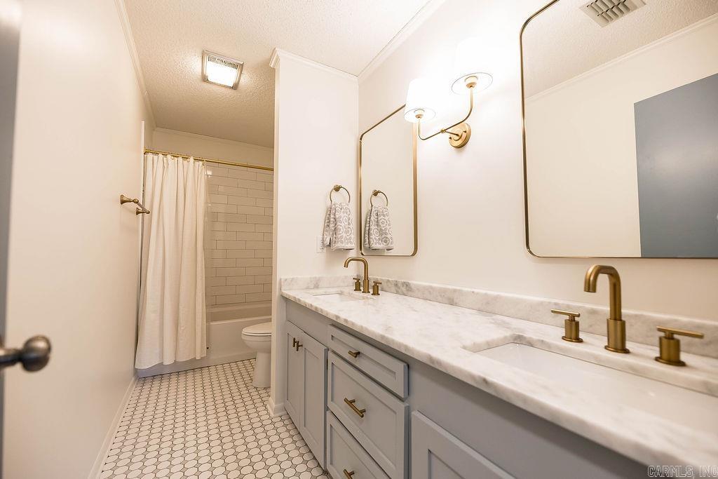 WOODLAND HILLS - Residential