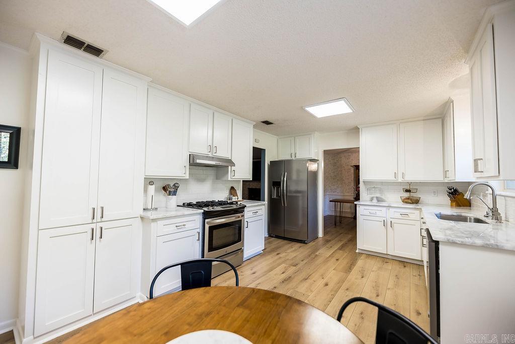 WOODLAND HILLS - Residential