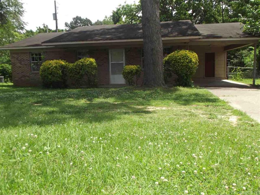 Great Starter home, or Investment property. Solid rental history over the years between $625-650 per month.NEW JACKSONVILLE HIGH SCHOOL projected to be completed in 2018. Get in early before prices go up up up !