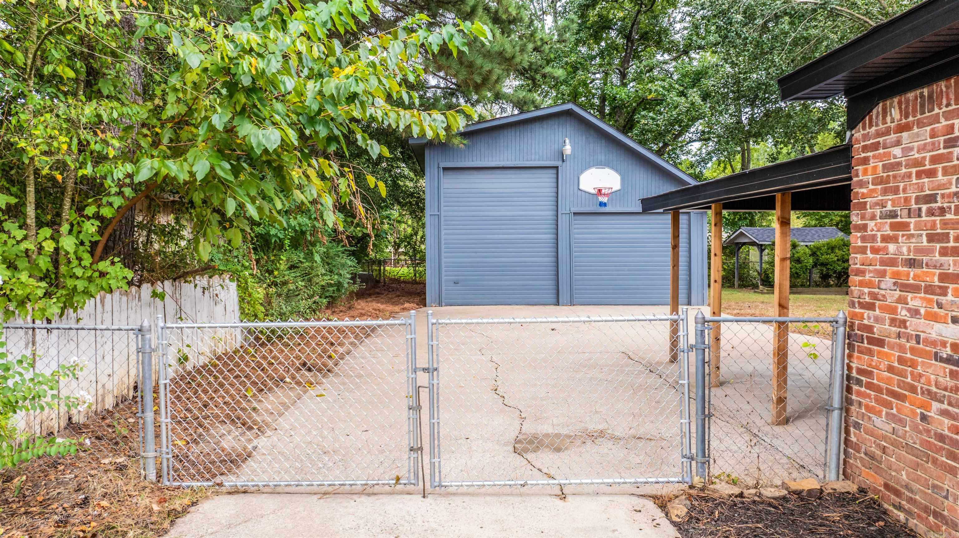 COUNTRY WOOD SUB UNIT - Residential