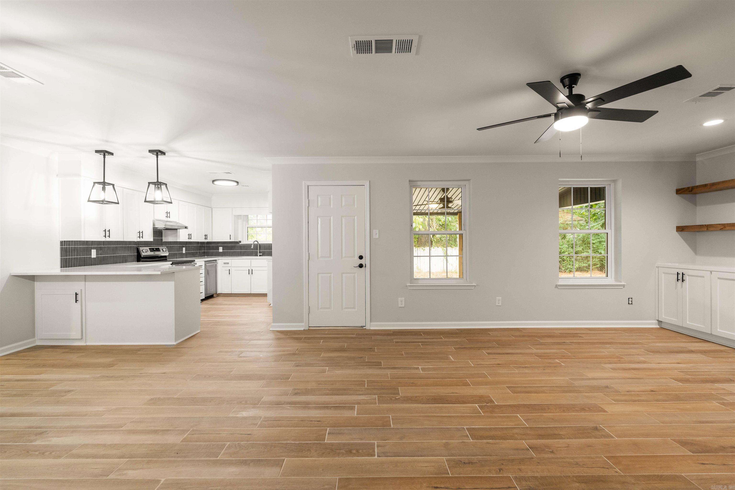 COUNTRY WOOD SUB UNIT - Residential