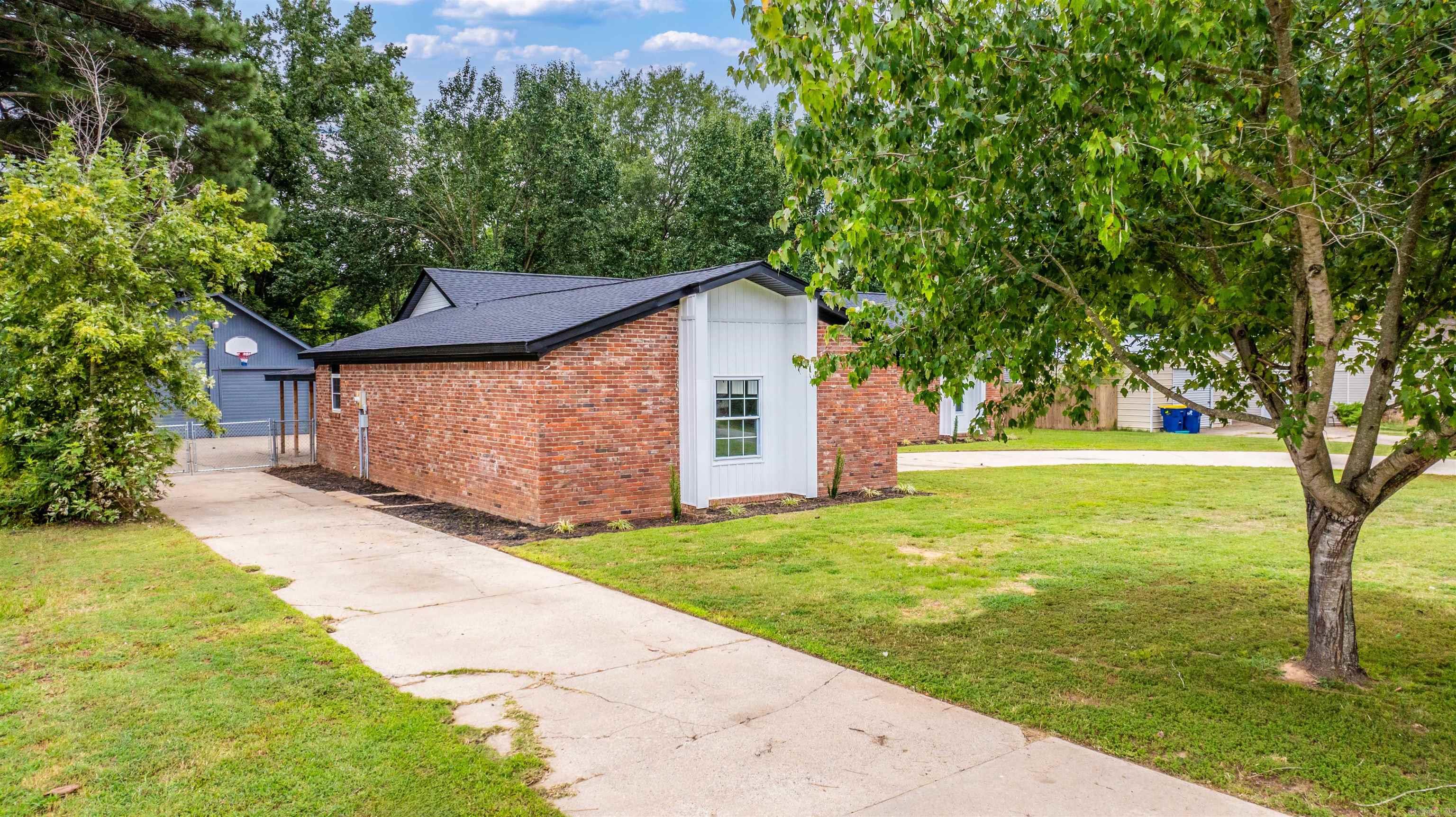 COUNTRY WOOD SUB UNIT - Residential