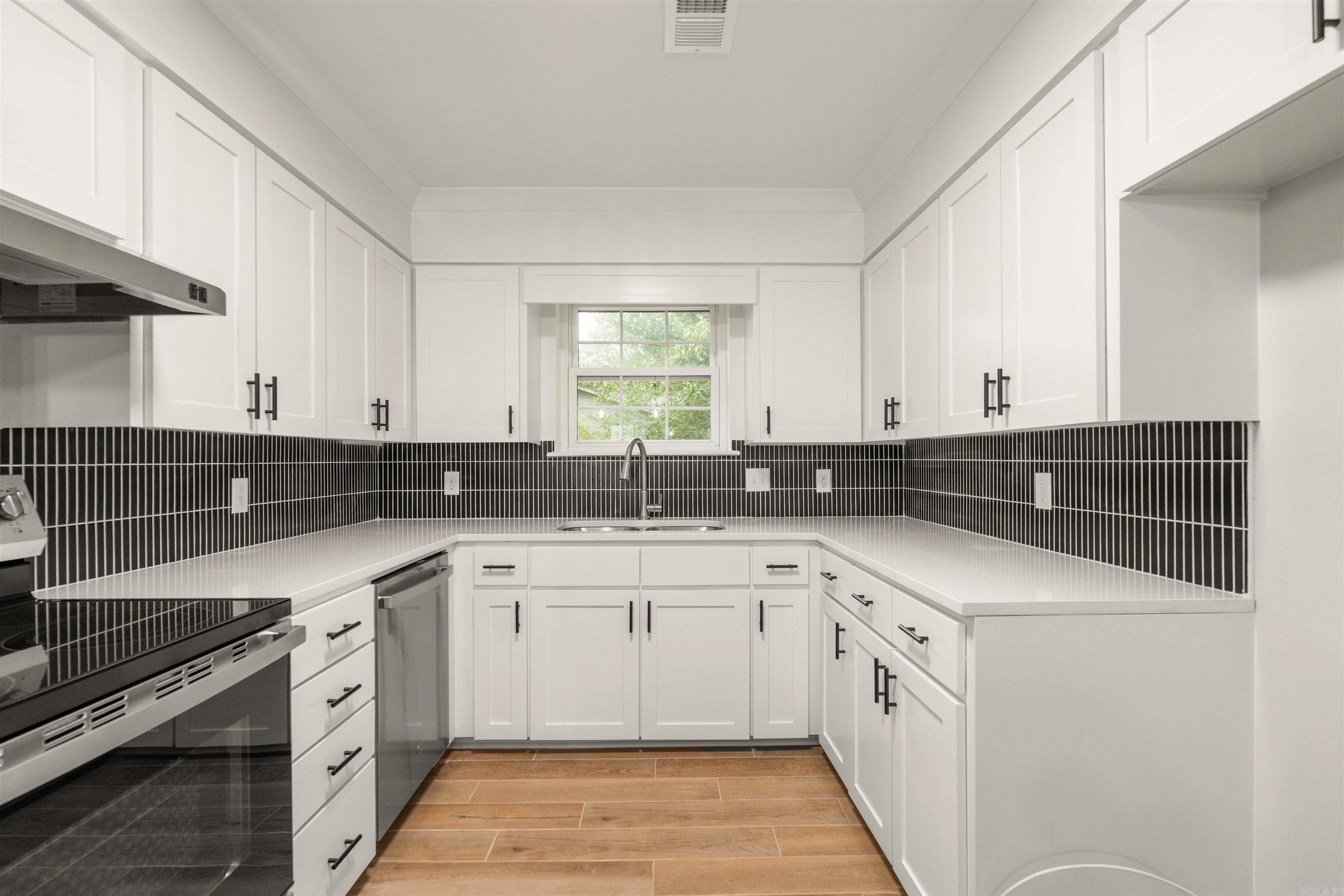 COUNTRY WOOD SUB UNIT - Residential