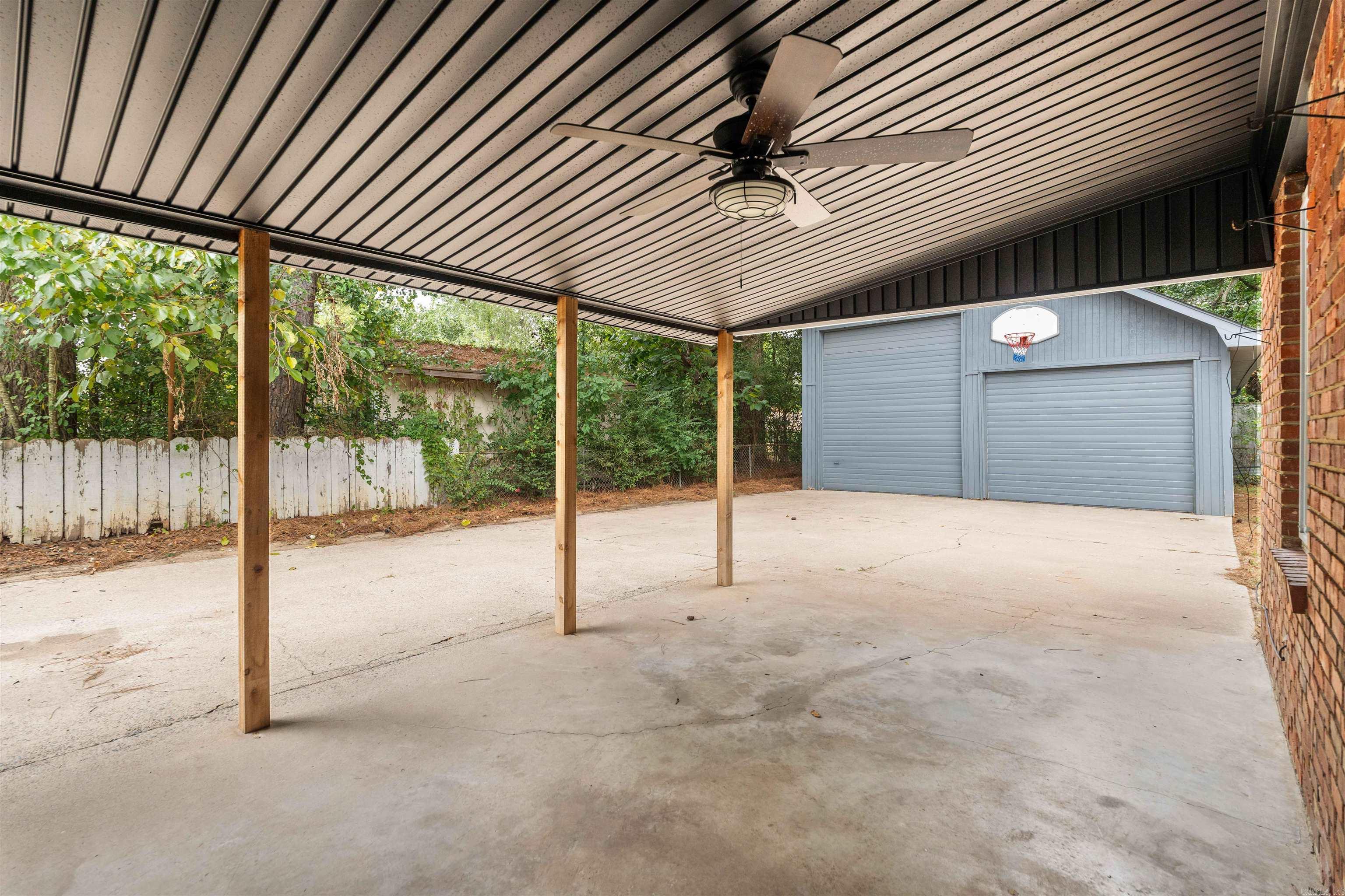 COUNTRY WOOD SUB UNIT - Residential