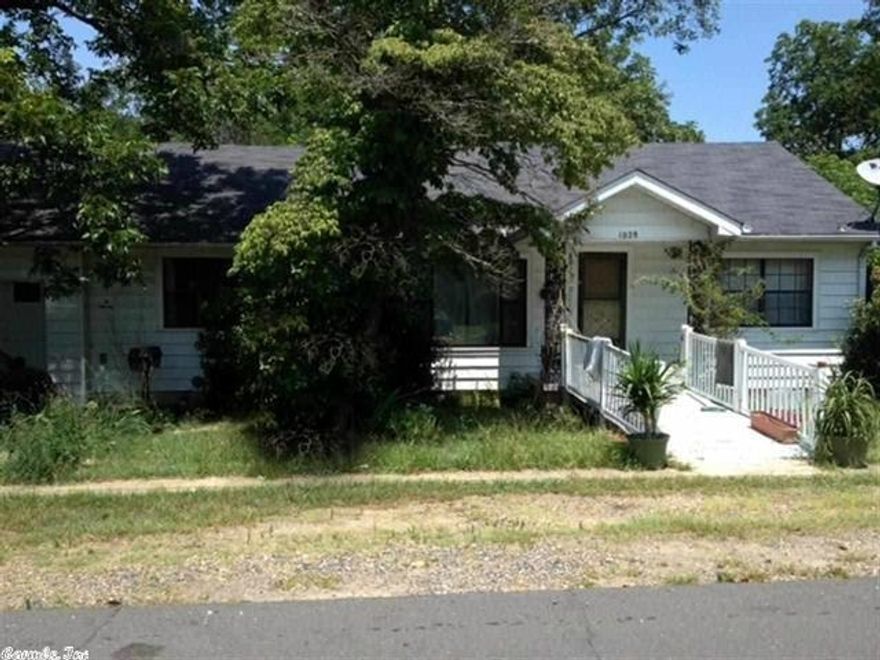 Nice older home that is move in ready. The home sports a 3/2 upstairs and a 1/1 in the basement.  The basement has both inside and outside access.  Current rent is $300/month for the lower & $750/month for the upper.