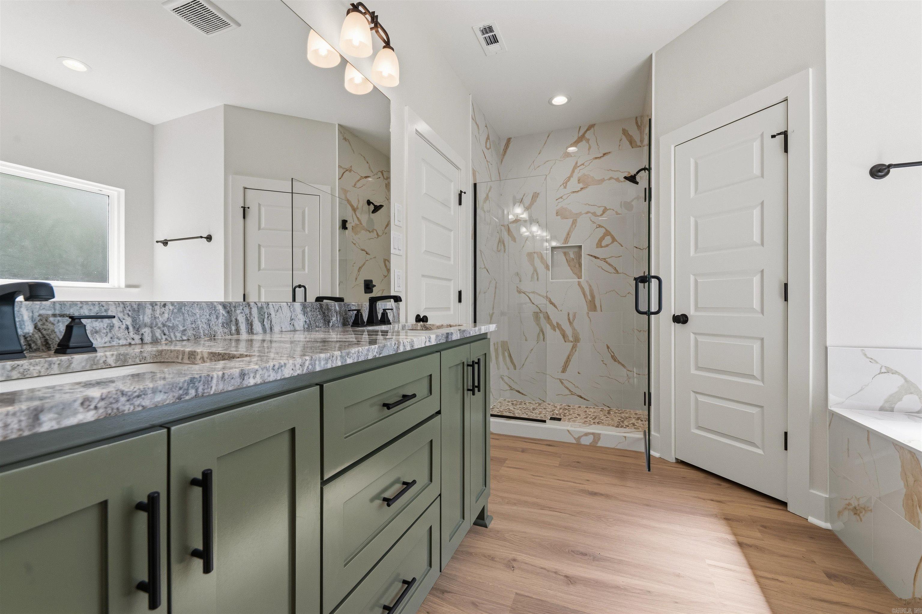 FOXWOOD GARDENS - Residential