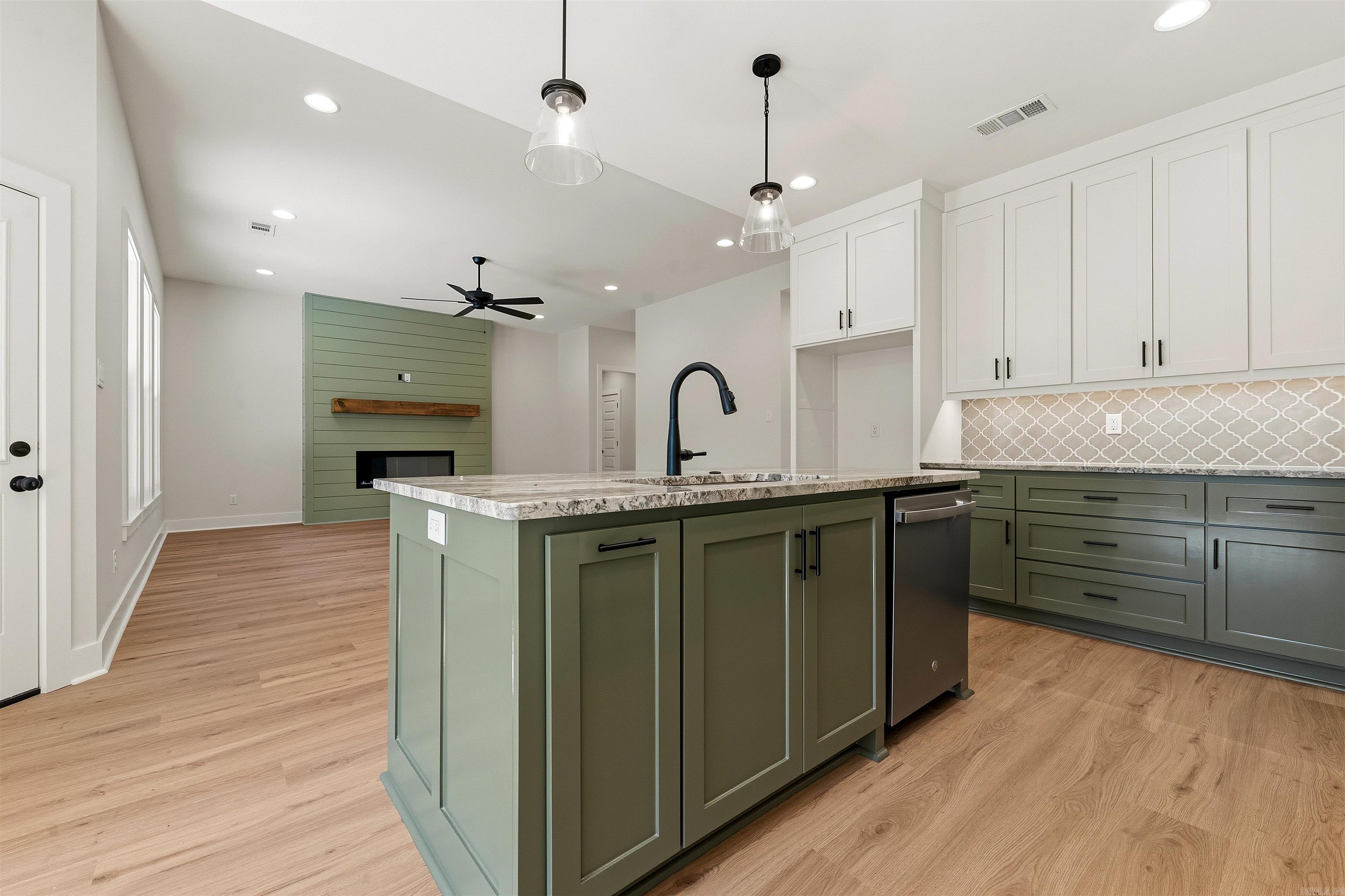 FOXWOOD GARDENS - Residential