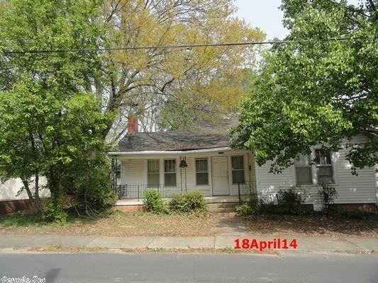 MALVERN...3BR 2BA FOR $28,000... 2106 SF ON LARGE LOT VERY CLOSE TO SCHOOL, ALL CITY AMENITIES AND BY-PASS...FP IN LIVINGROOM, SEP DR, SUNROOM, DET COVD PARKING, C-H/A PLUS GAS SPACE HEATERS; BASICALLY FIXER-UPPER; SOME ROOMS SHOW UPDATING, OTHERS DO NOT ...NO UTILITIES TURNED ON BY SELLER...PLEASE BE ABLE TO SHOW RECENT PRE-QUAL LENDER LETTER OR PROOF OF FUNDS TO CLOSE CASH TRANSACTIONS. SOLD "AS IS" "WHERE IS" WITH ALL FAULTS BASIS AND SELLER MAKES NO WARRANTY OR REPRESENTATION, EXPRESS OR IMPLIED.