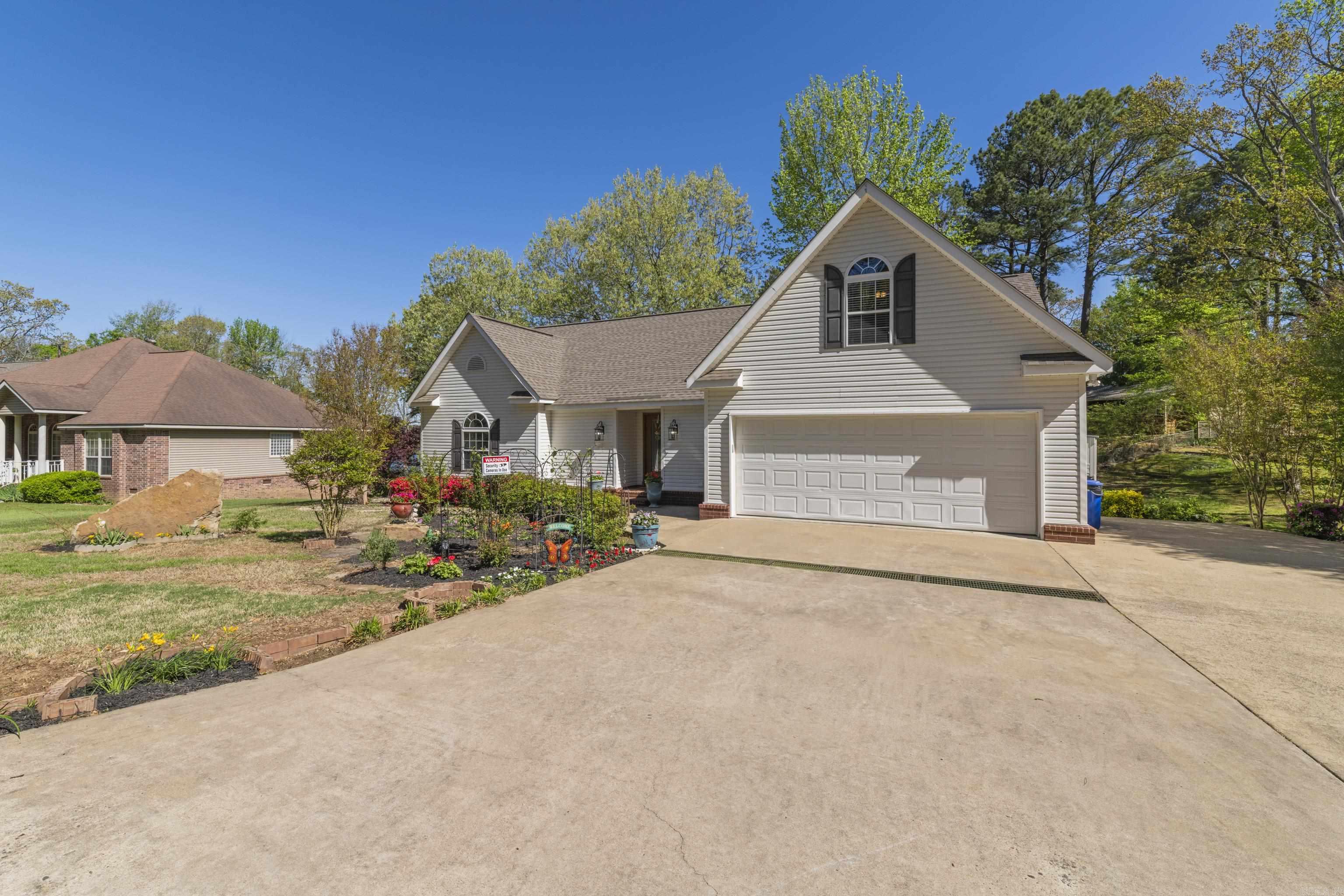 NAPLE HEIGHTS - LAKE - Residential