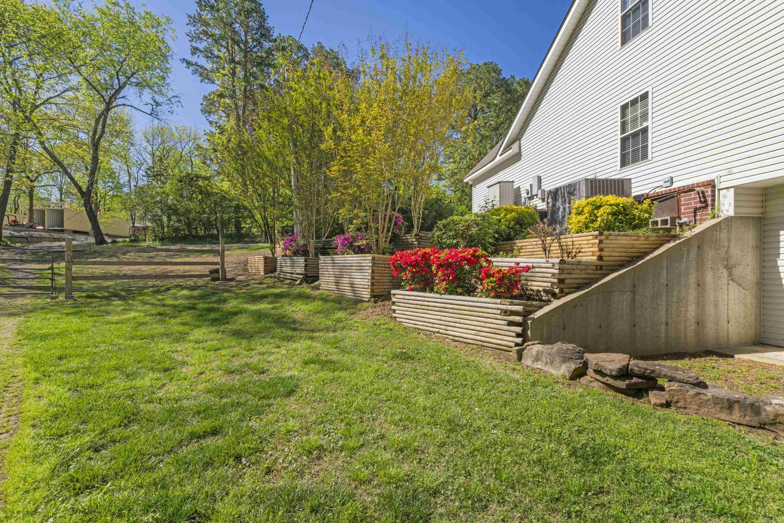 NAPLE HEIGHTS - LAKE - Residential