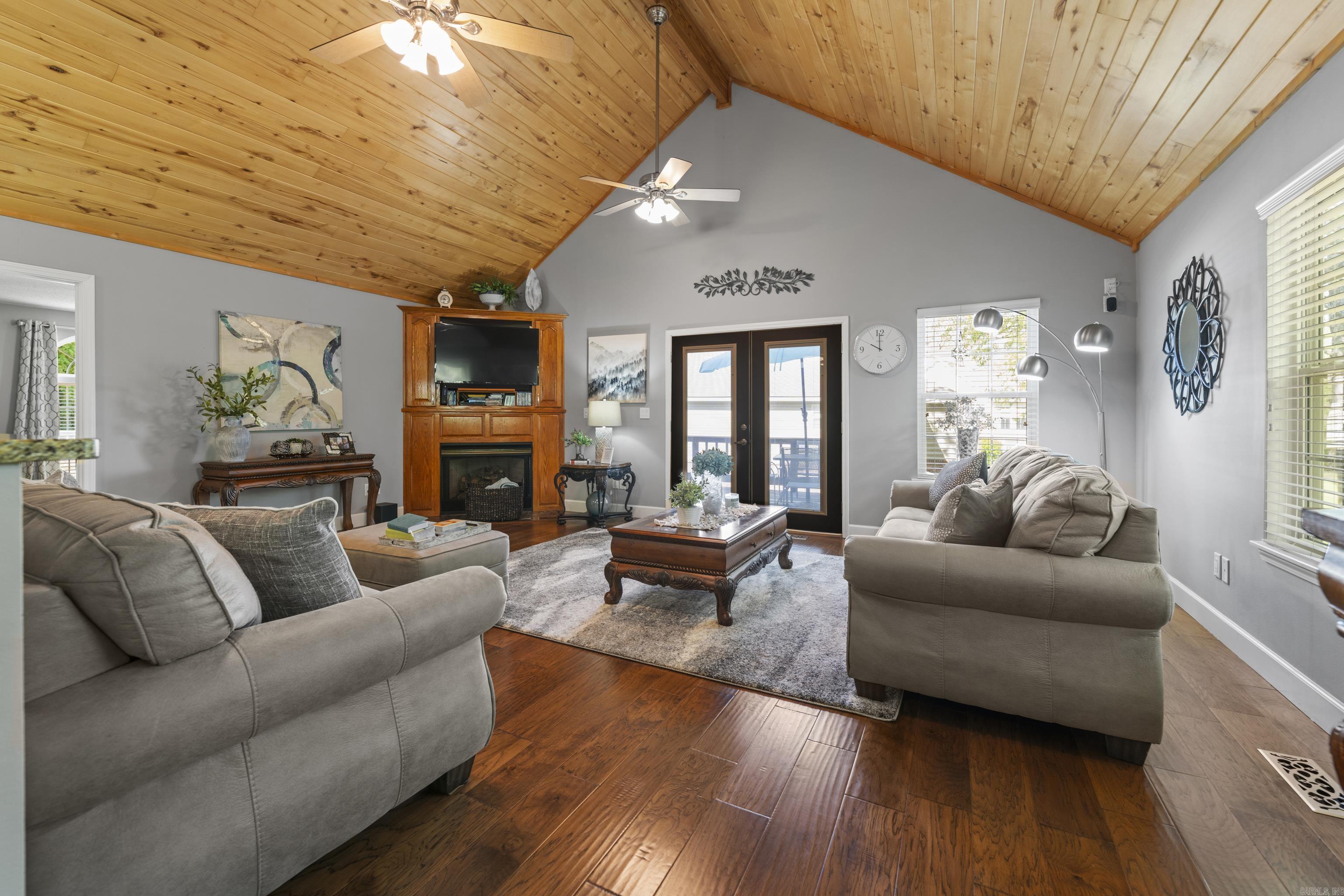 NAPLE HEIGHTS - LAKE - Residential