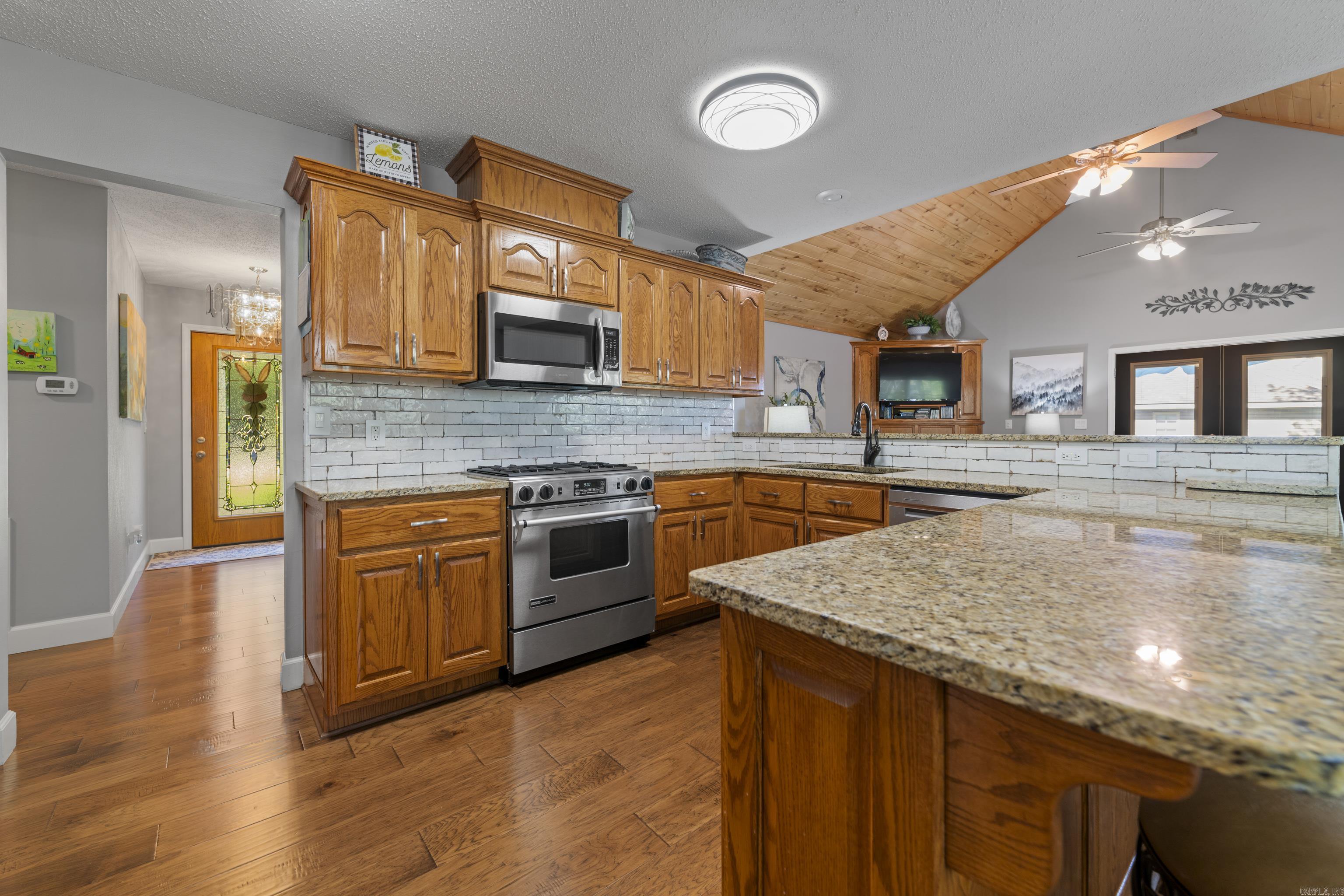 NAPLE HEIGHTS - LAKE - Residential