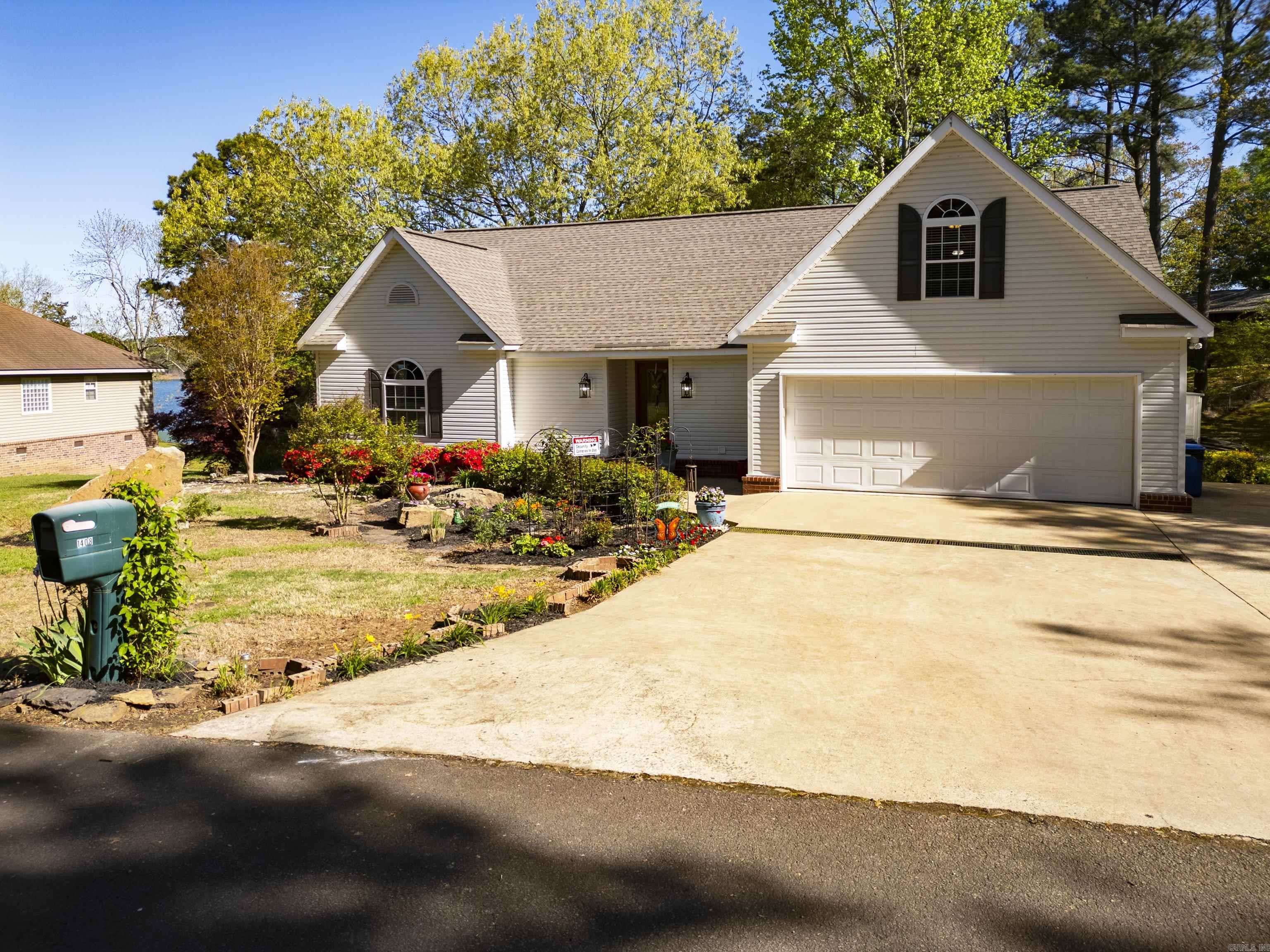 NAPLE HEIGHTS - LAKE - Residential