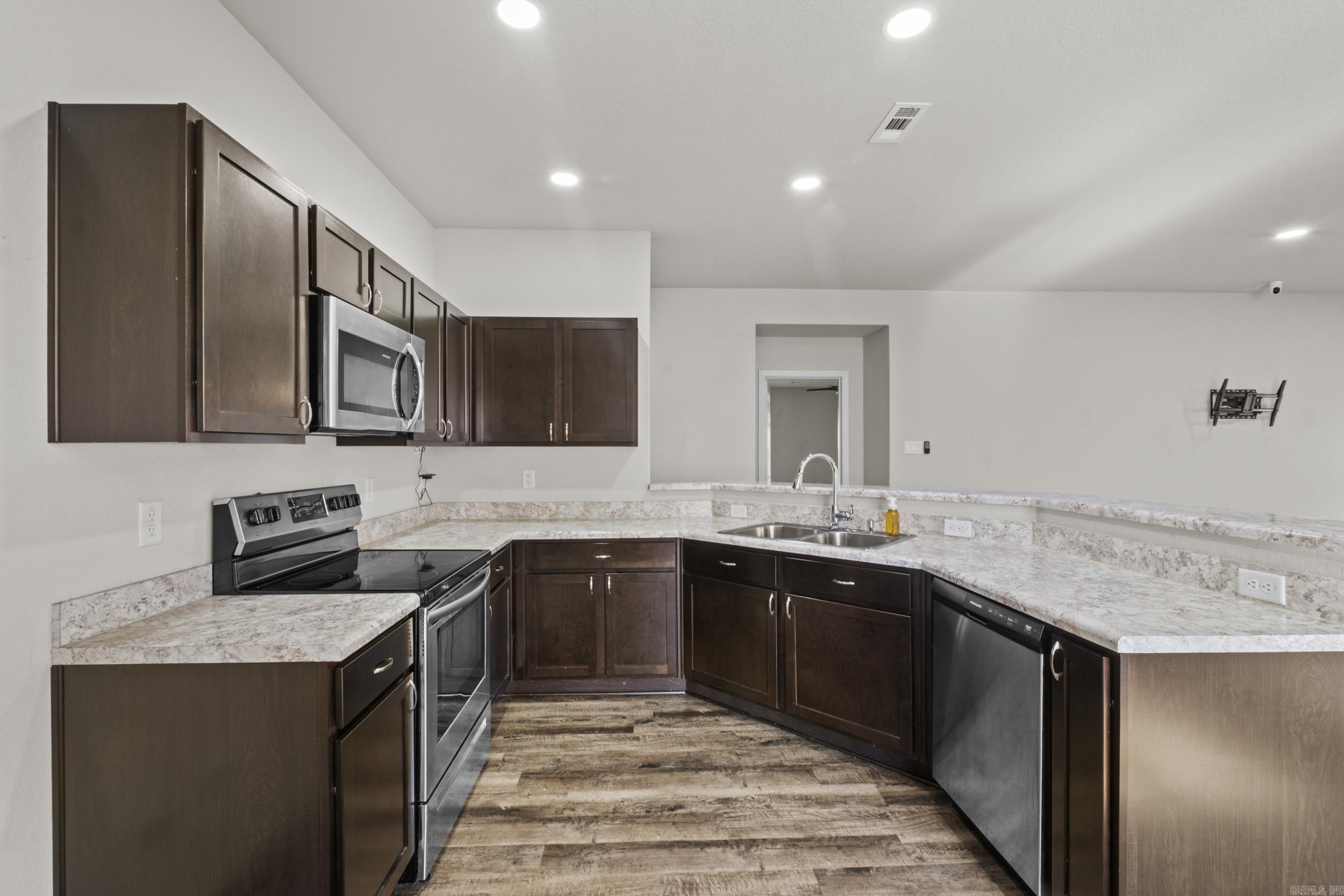 OAKLAND GROVE ESTATES - Residential