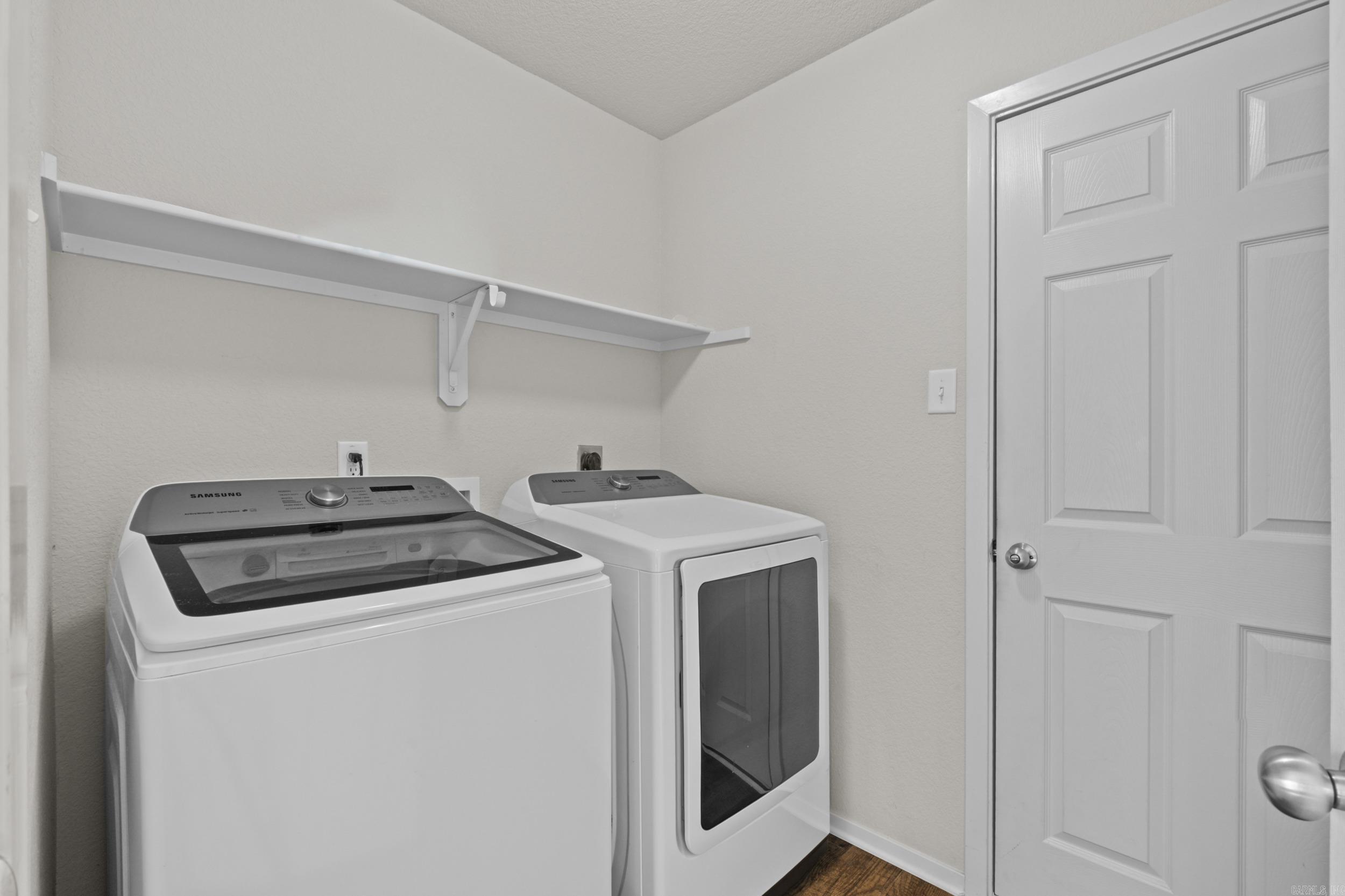 OAKLAND GROVE ESTATES - Residential