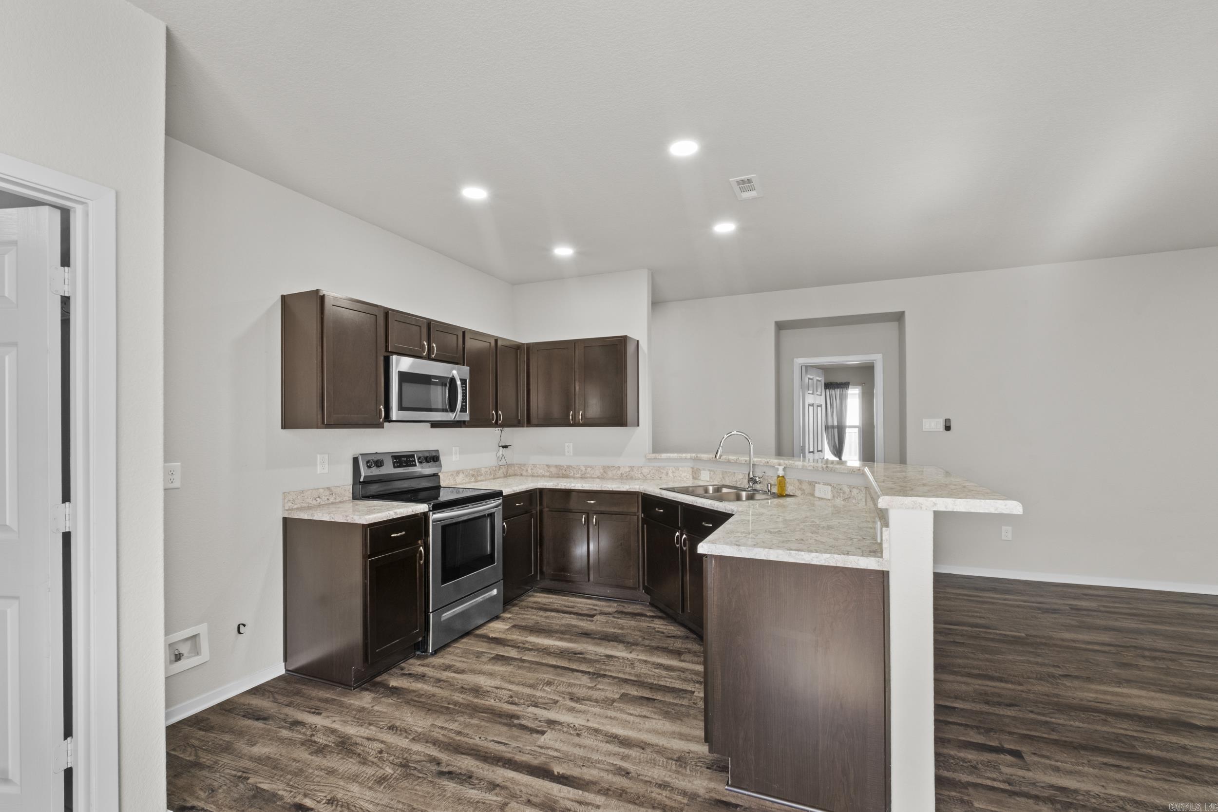 OAKLAND GROVE ESTATES - Residential