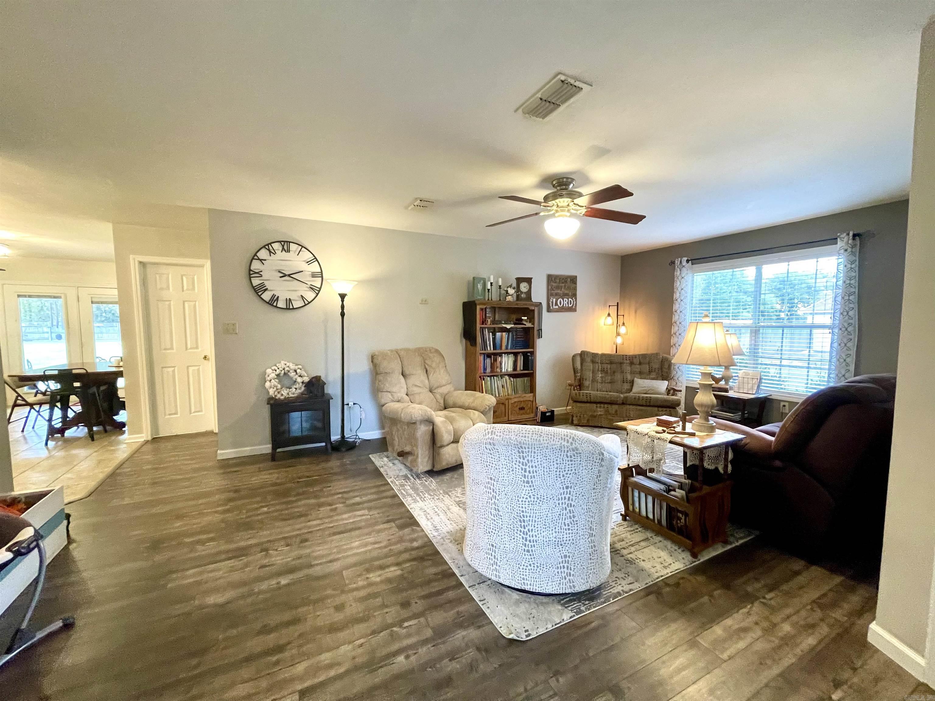 MAIN PLACE - Residential