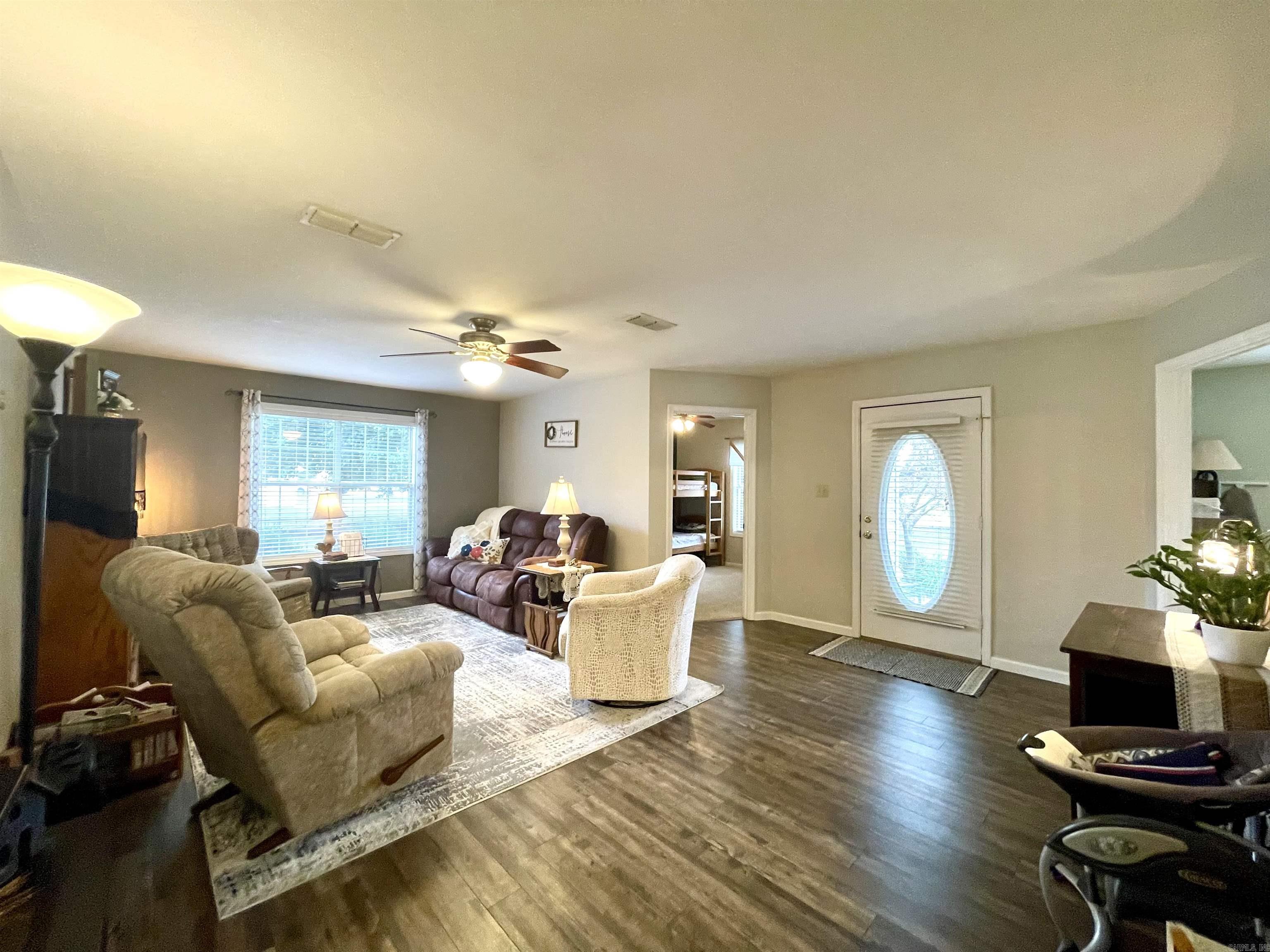 MAIN PLACE - Residential