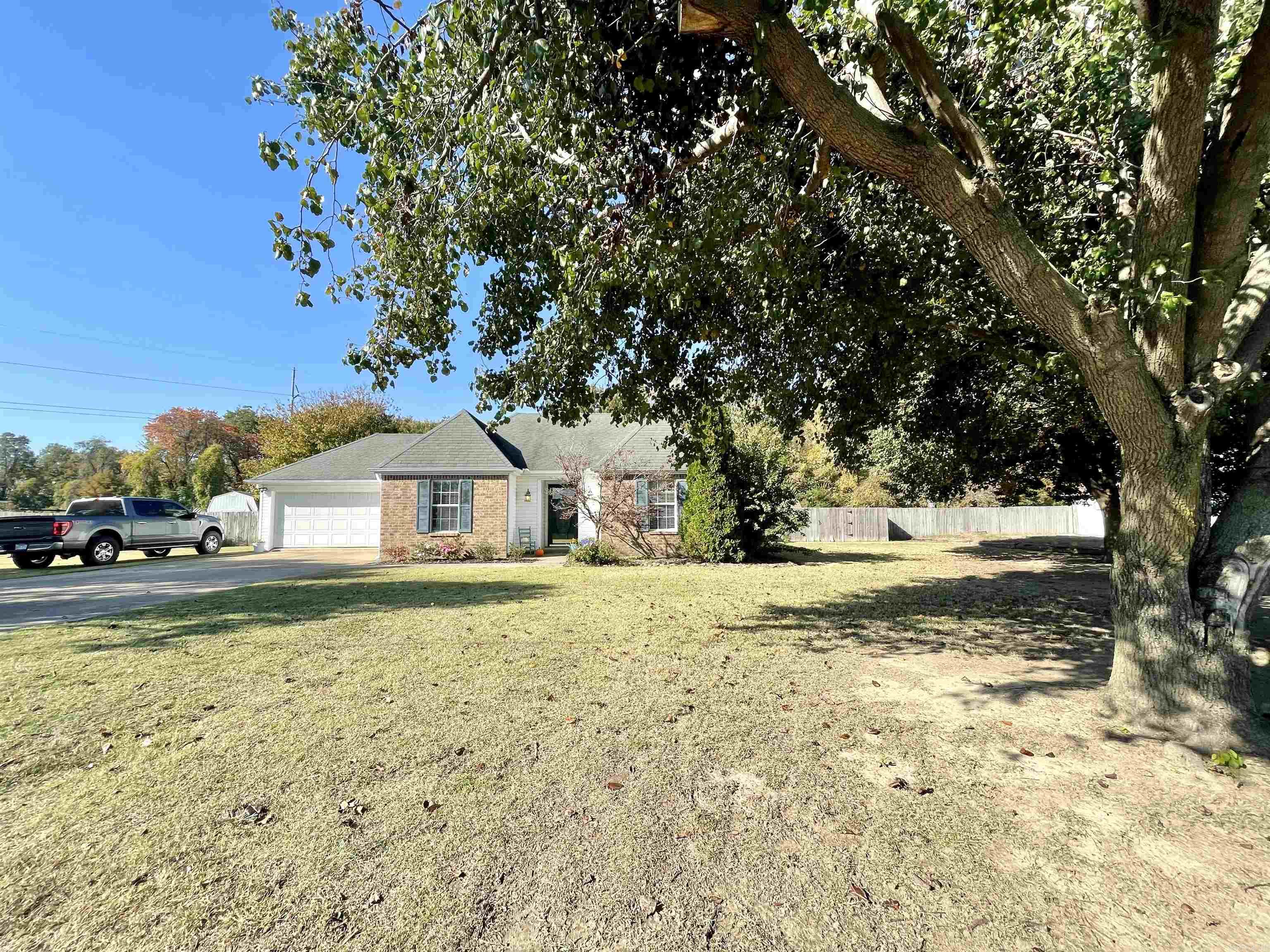 MAIN PLACE - Residential