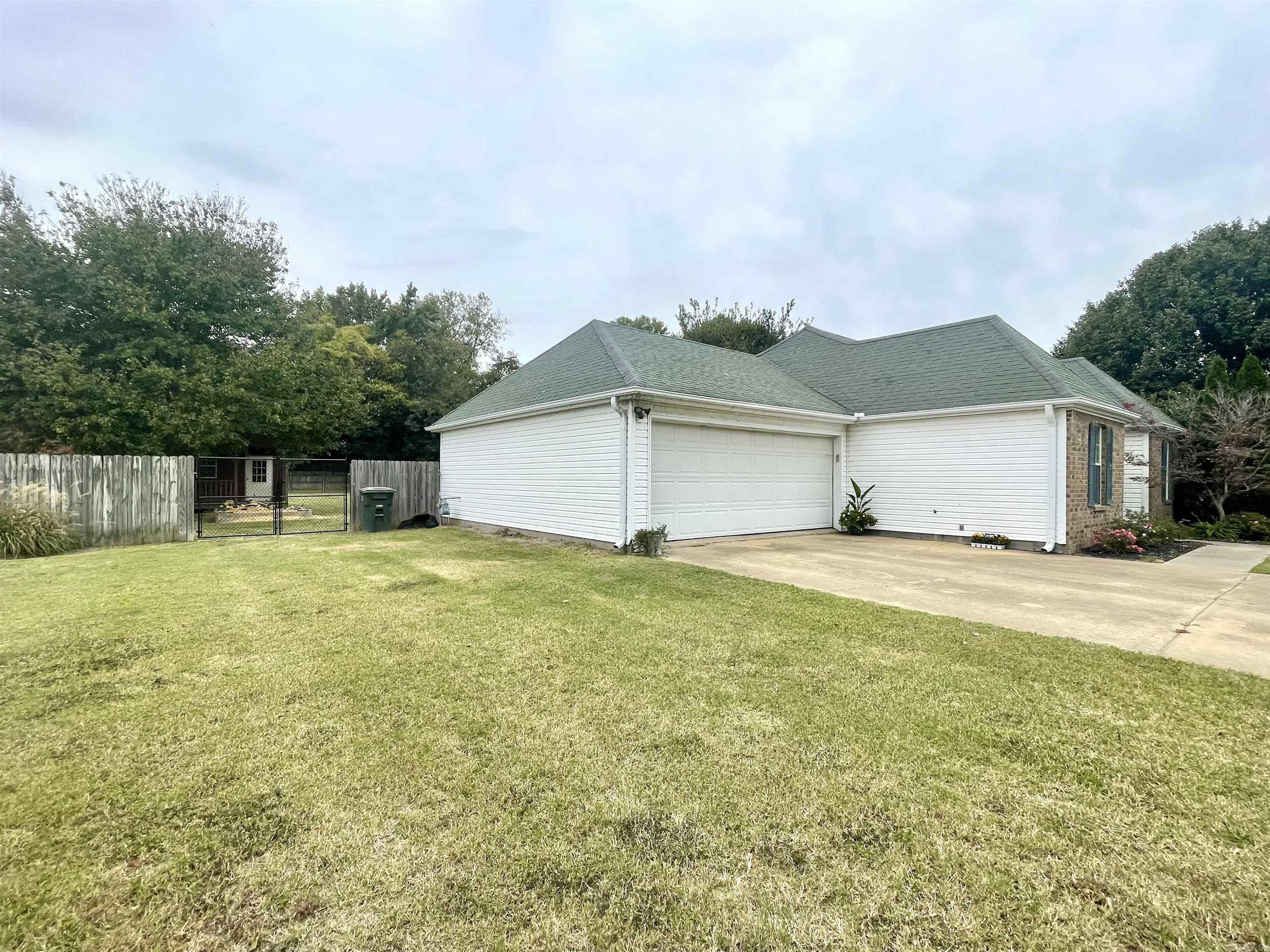 MAIN PLACE - Residential