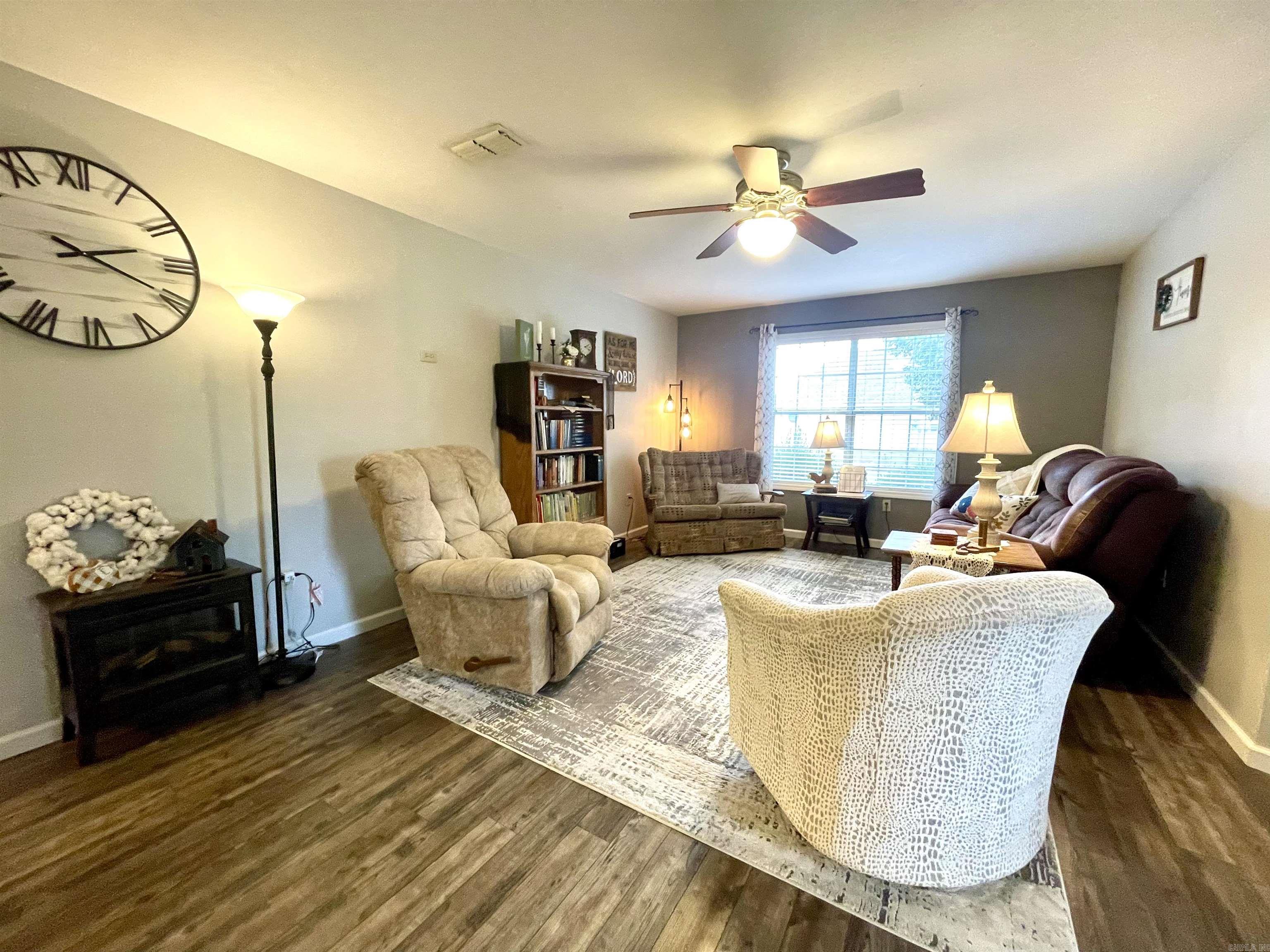 MAIN PLACE - Residential