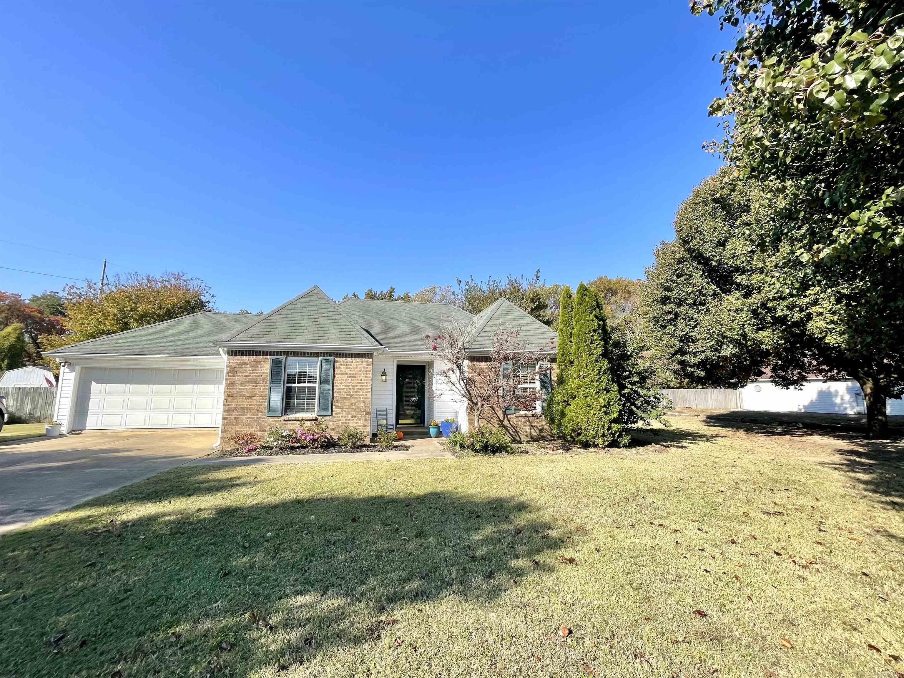 MAIN PLACE - Residential